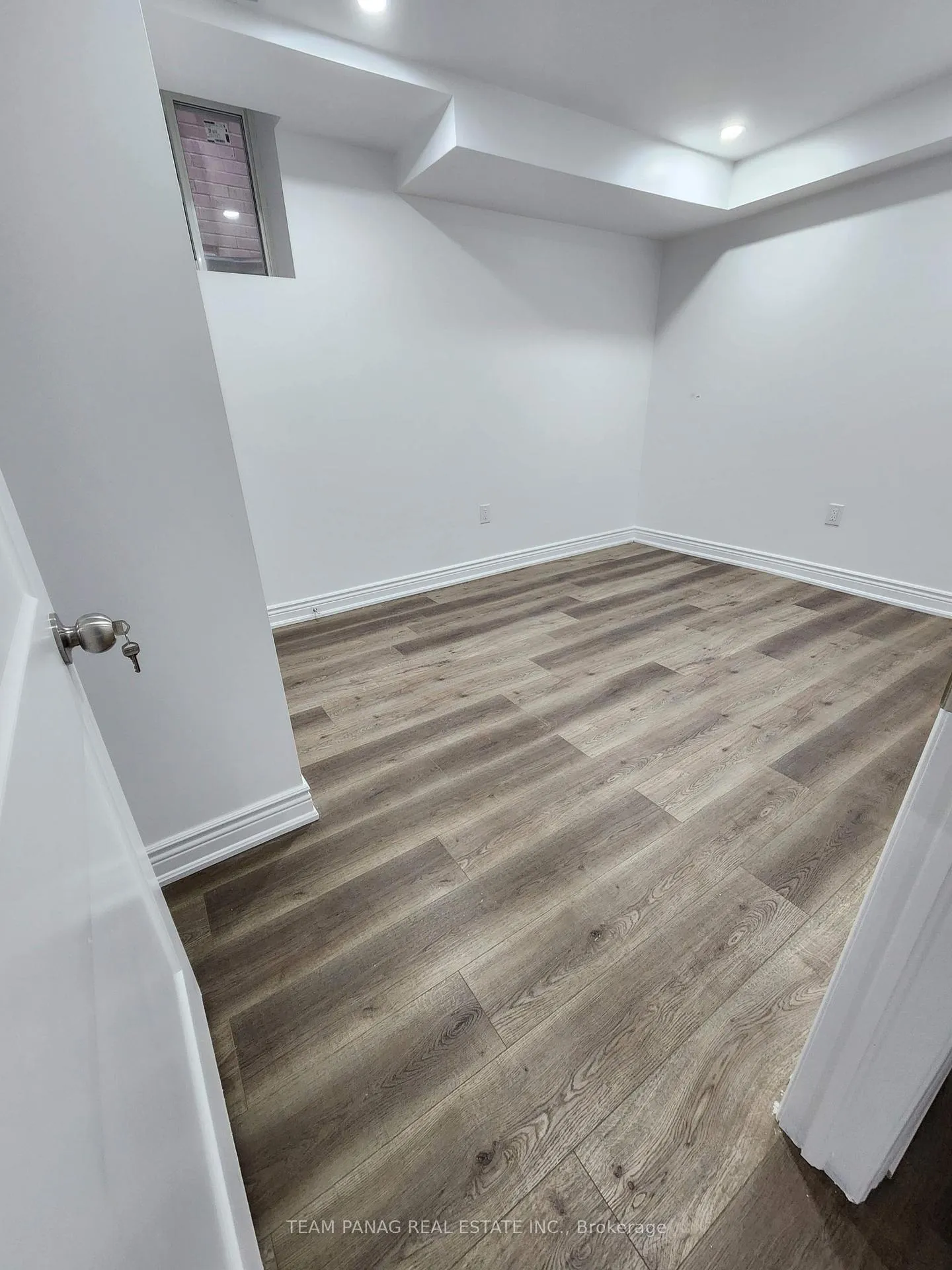 Photo 4 of 11 Sugar Pearl Road, Brampton, Snelgrove — HOMEH