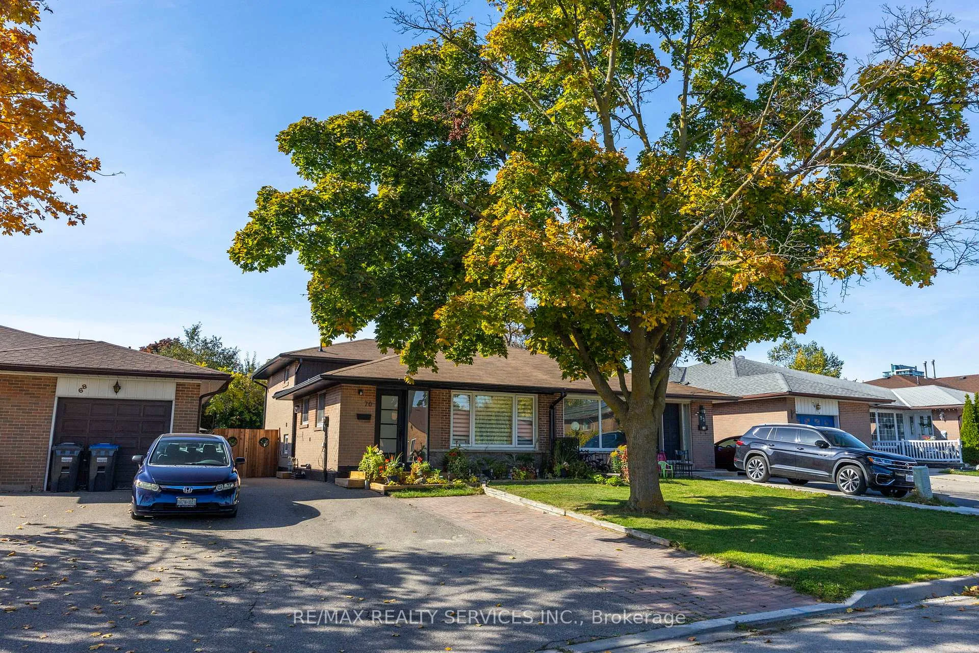 Photo 3 of 70 Wilton Drive, Brampton, Brampton East — HOMEH
