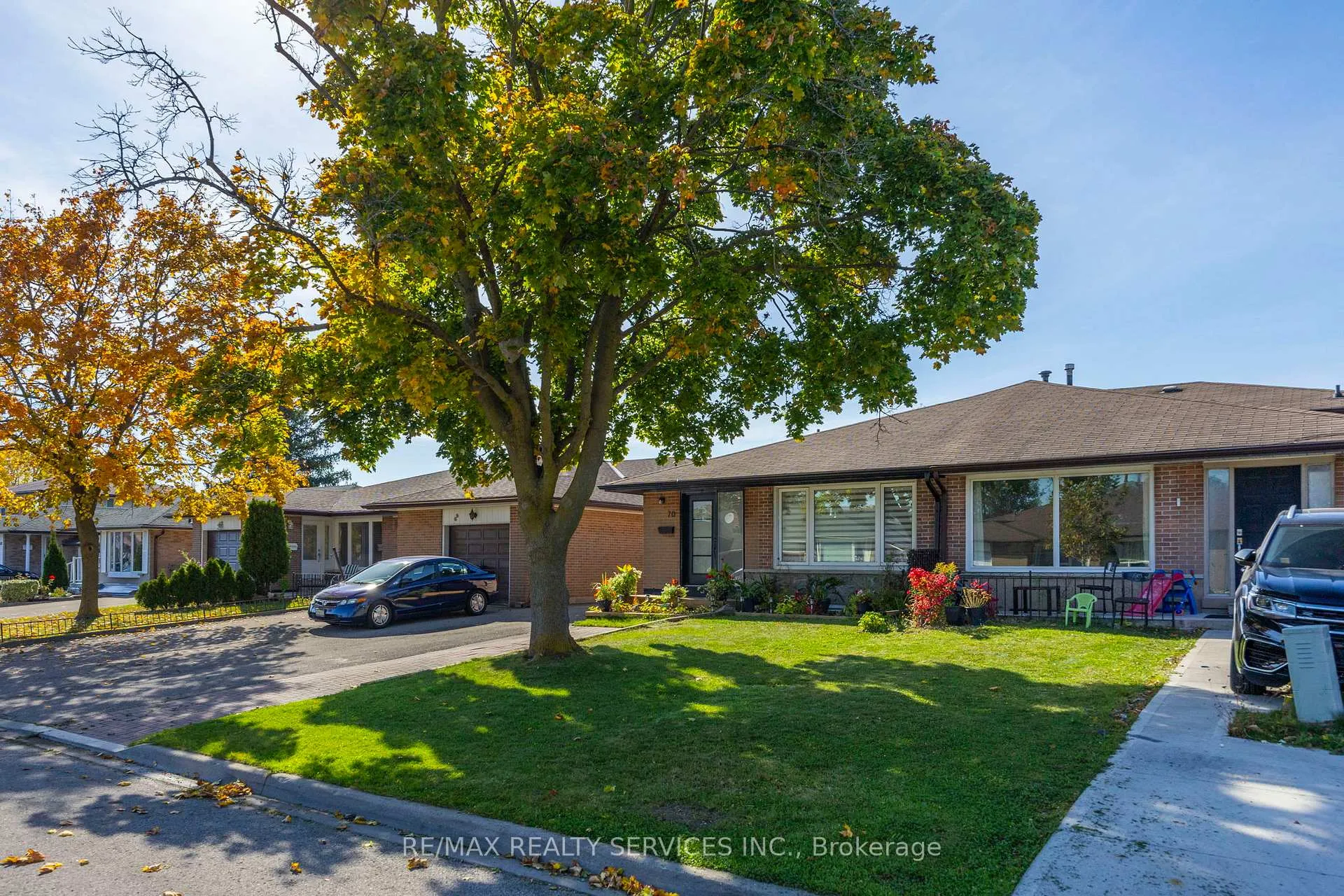 Photo 4 of 70 Wilton Drive, Brampton, Brampton East — HOMEH