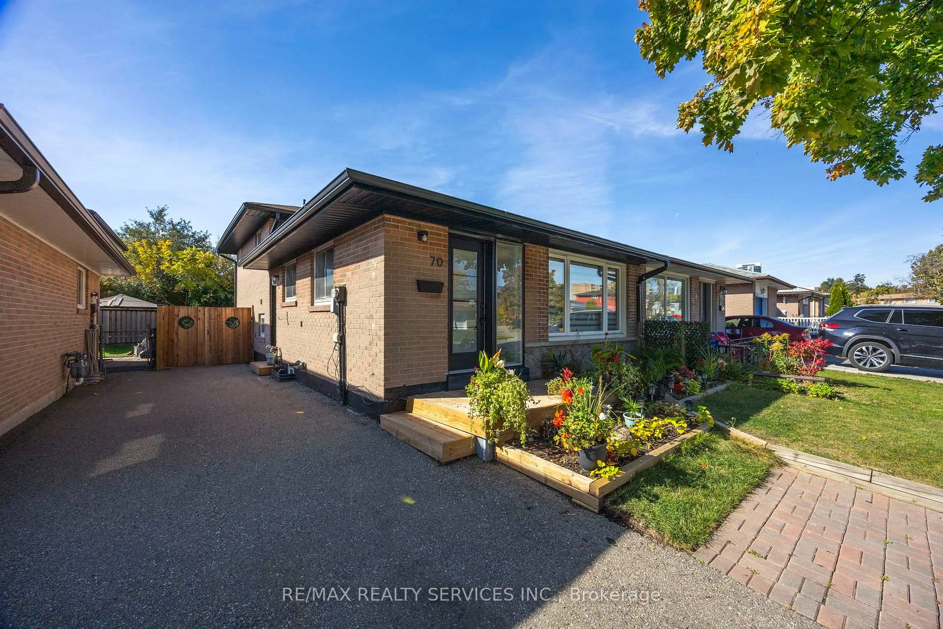 Photo 5 of 70 Wilton Drive, Brampton, Brampton East — HOMEH