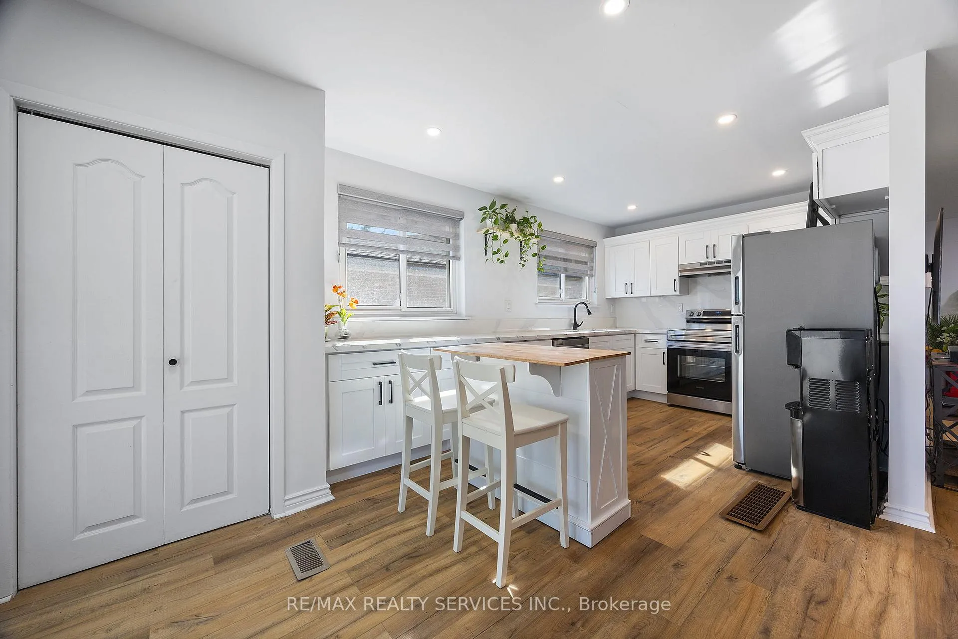 Photo 7 of 70 Wilton Drive, Brampton, Brampton East — HOMEH