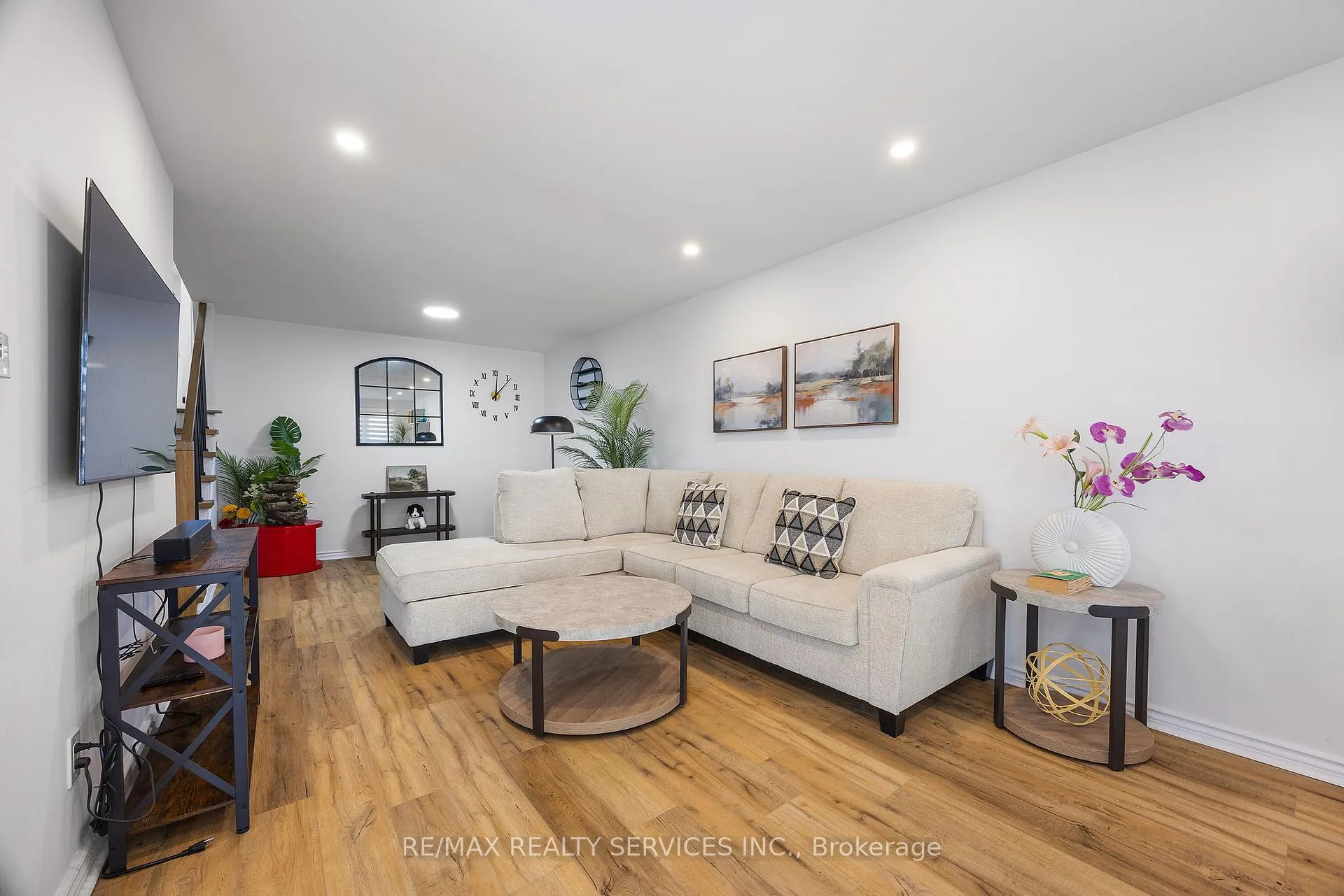 Photo 9 of 70 Wilton Drive, Brampton, Brampton East — HOMEH
