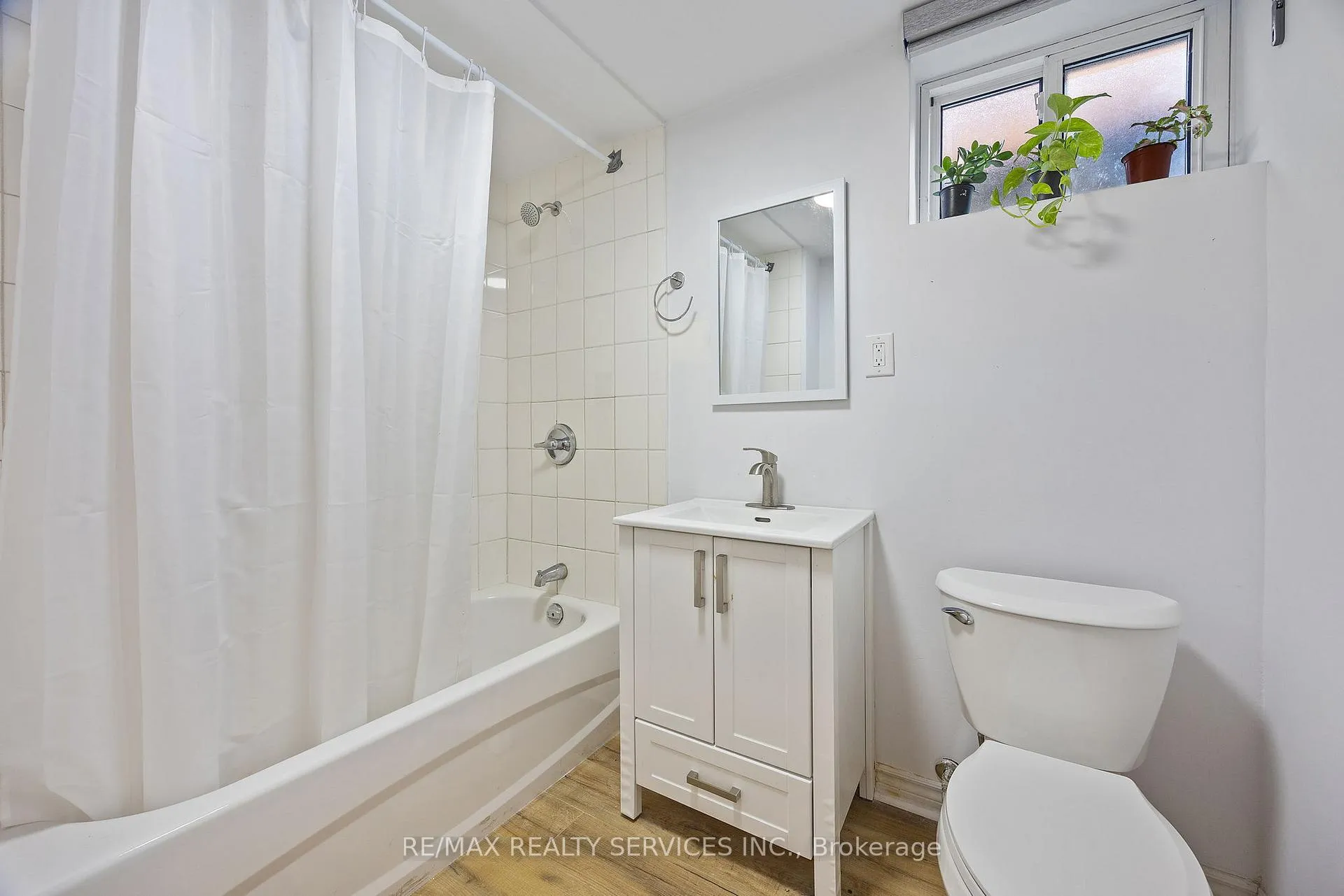 Photo 32 of 70 Wilton Drive, Brampton, Brampton East — HOMEH