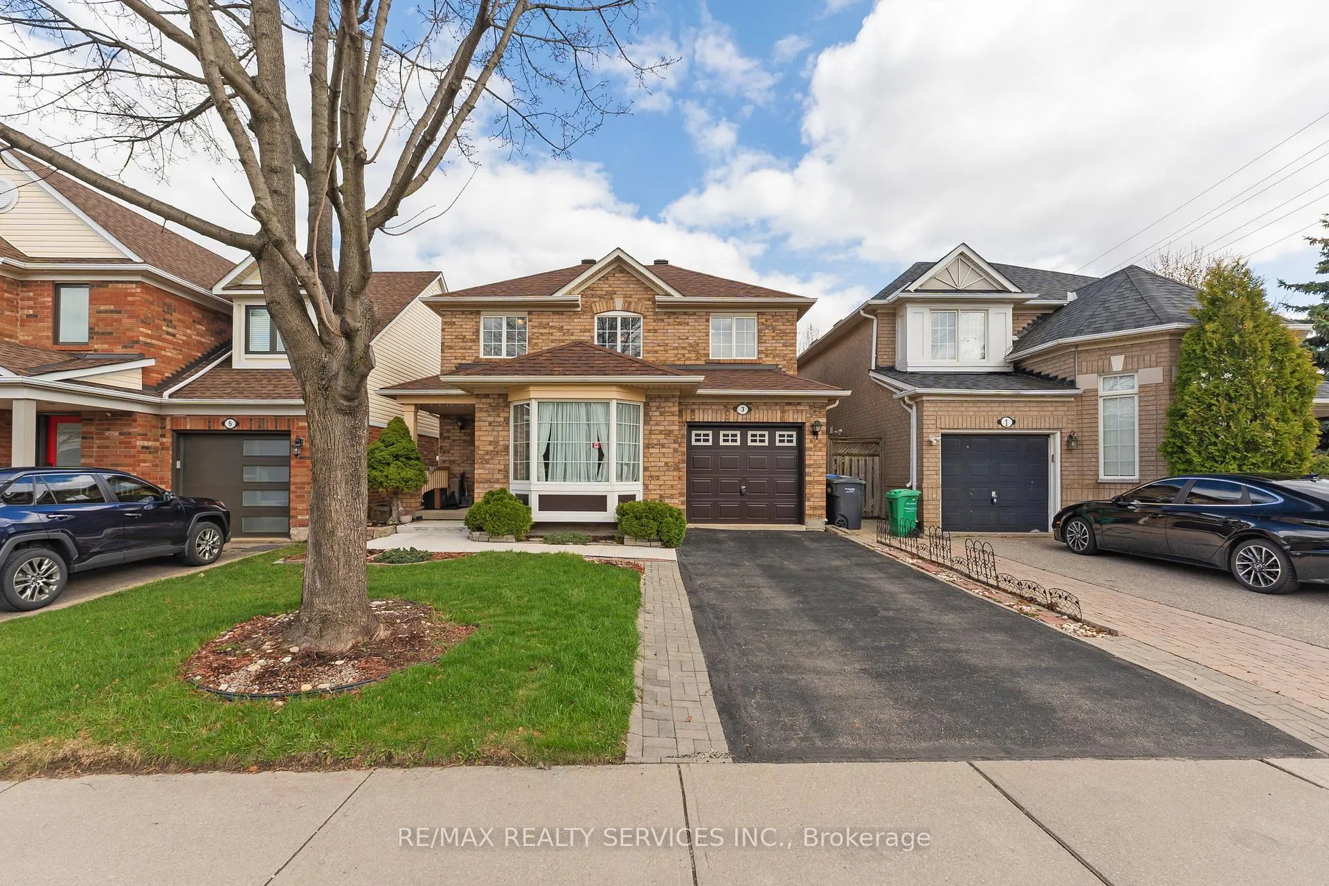 Photo 2 of 3 Springhurst Avenue, Brampton, Fletcher's Meadow — HOMEH