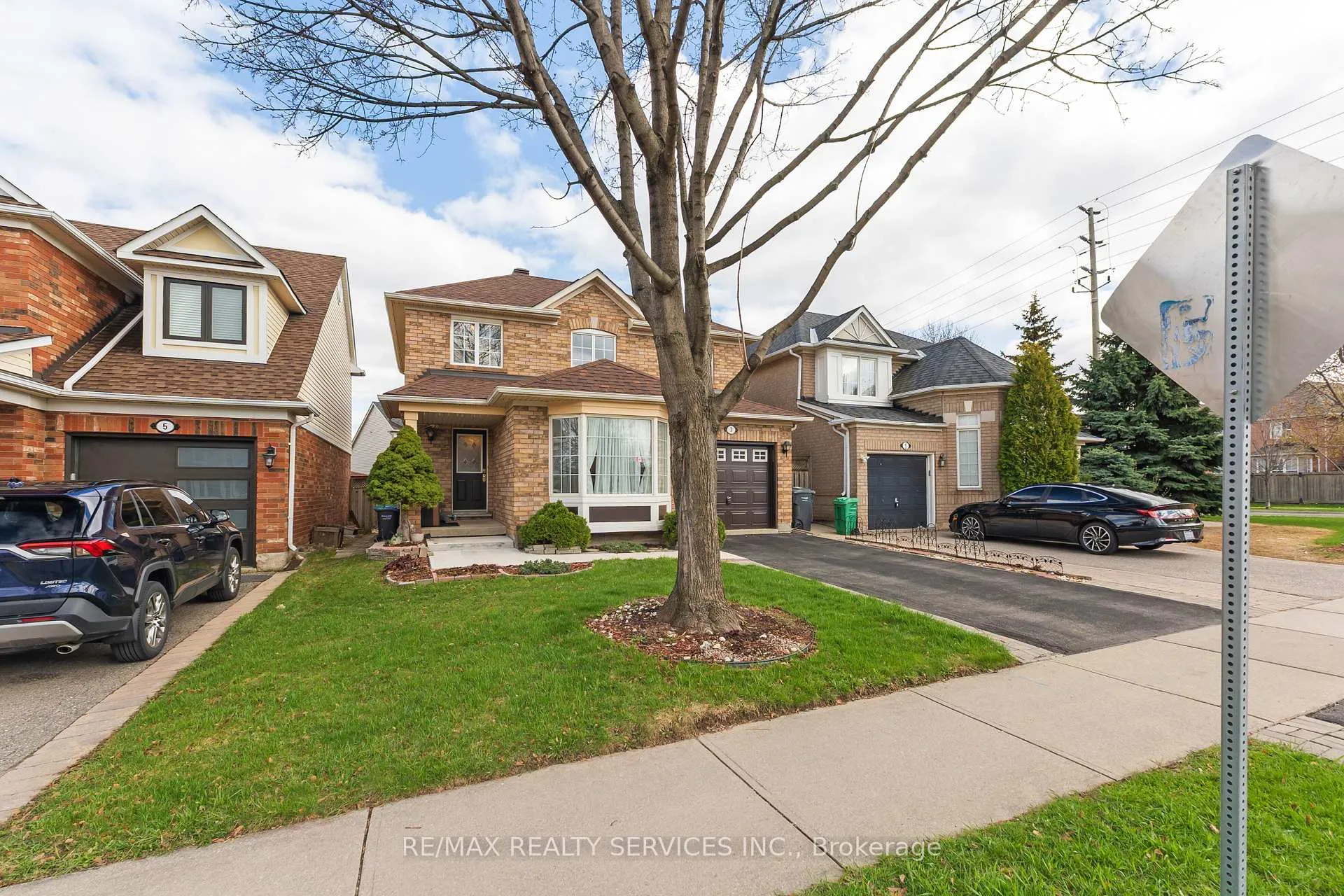Photo 4 of 3 Springhurst Avenue, Brampton, Fletcher's Meadow — HOMEH