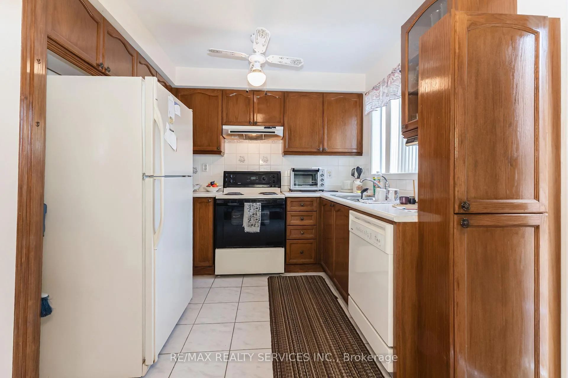 Photo 18 of 3 Springhurst Avenue, Brampton, Fletcher's Meadow — HOMEH