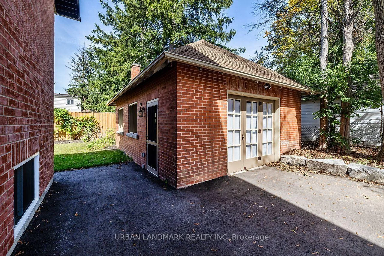 Photo 10 of 214 Aberdeen Avenue, Peterborough, Northcrest Ward 5 — HOMEH