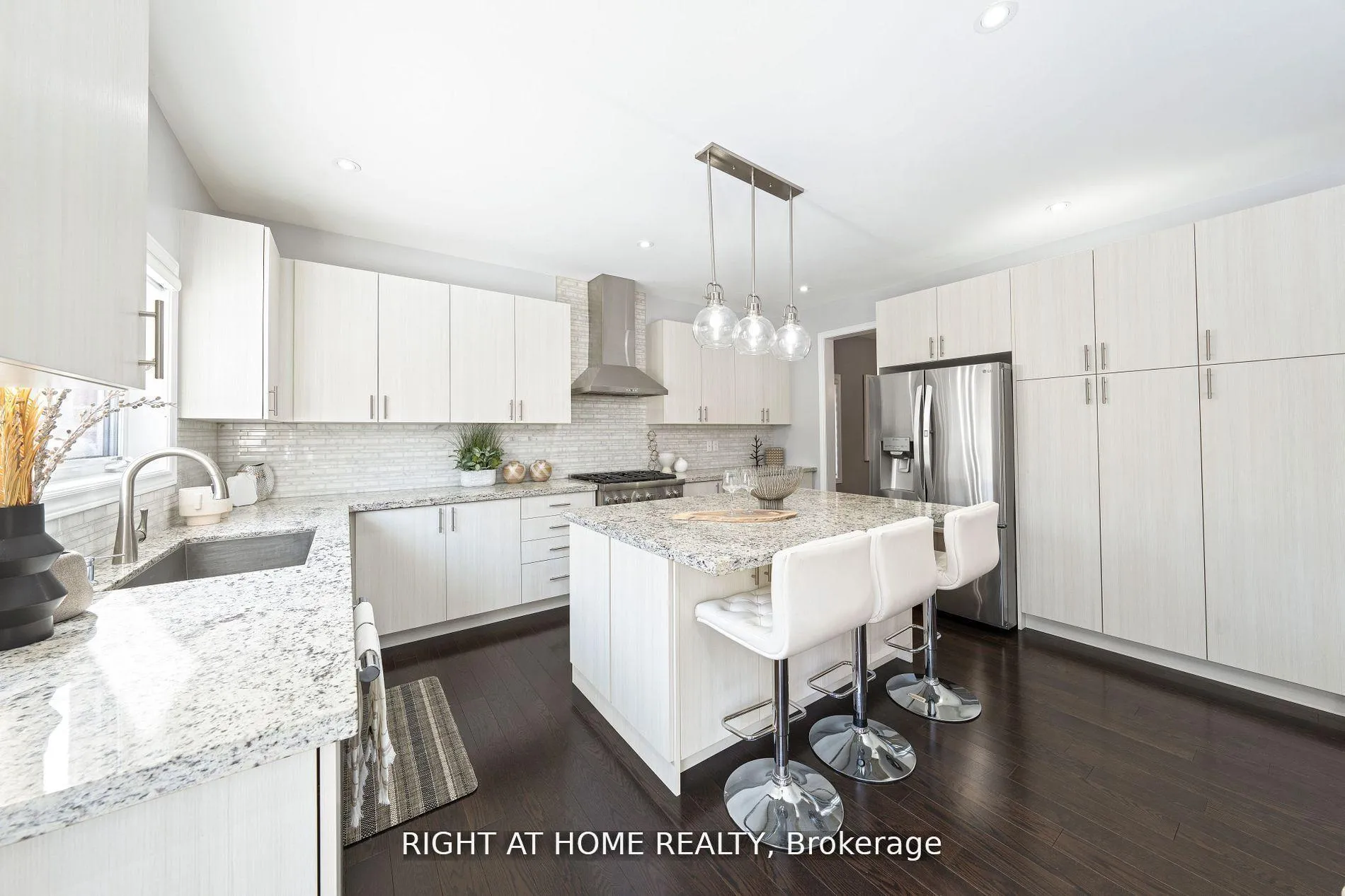 Photo 7 of 1655 Emberton Way, Innisfil, Alcona — HOMEH