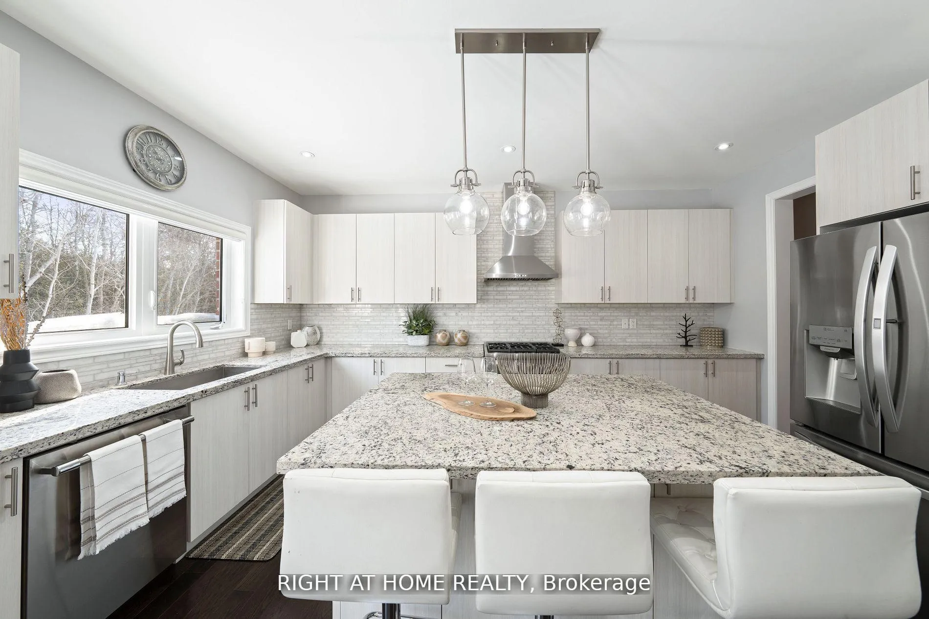Photo 8 of 1655 Emberton Way, Innisfil, Alcona — HOMEH