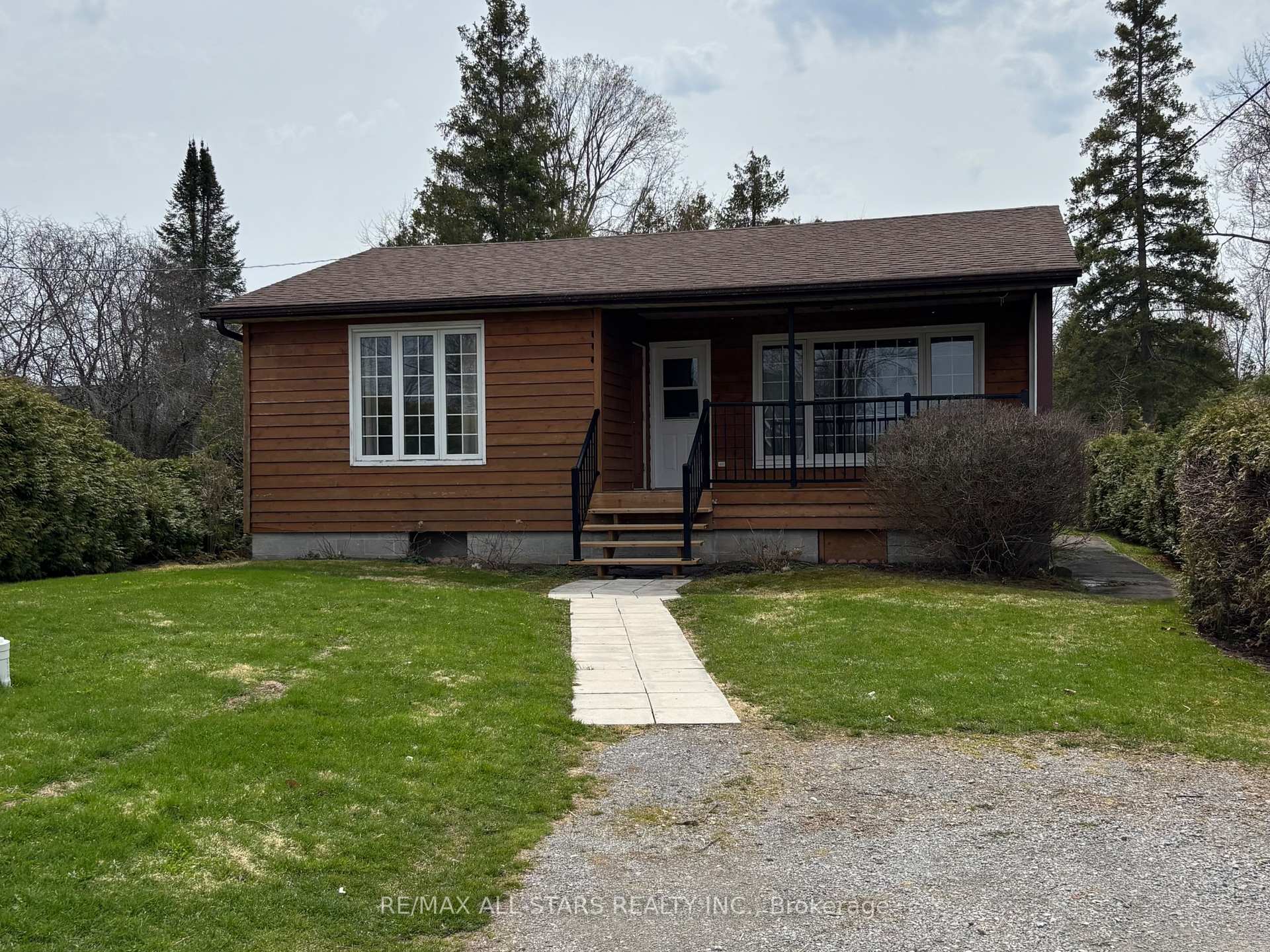 Photo 2 of 233 Lake Drive E, Georgina, Historic Lakeshore Communities — HOMEH