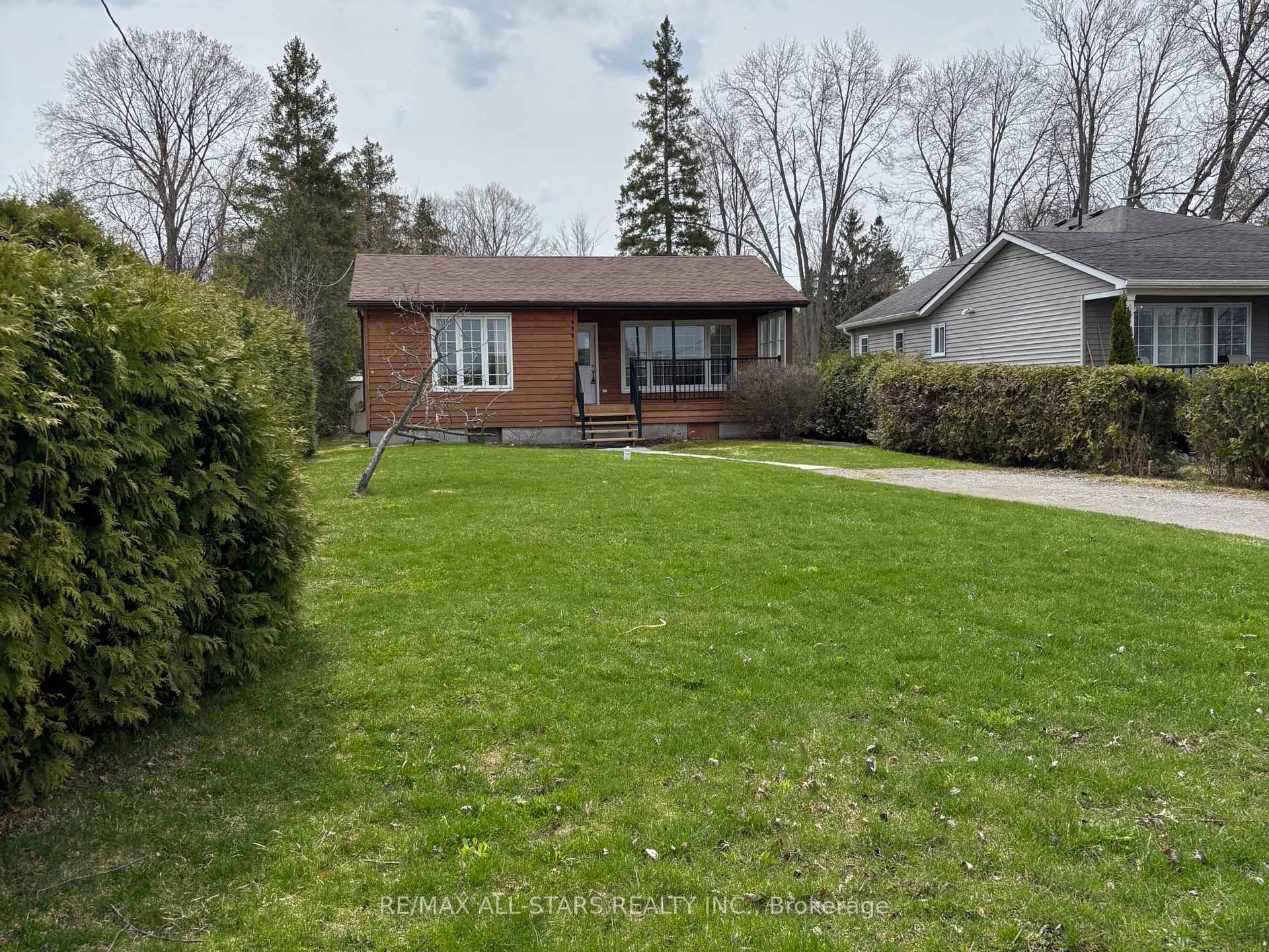 Photo 3 of 233 Lake Drive E, Georgina, Historic Lakeshore Communities — HOMEH