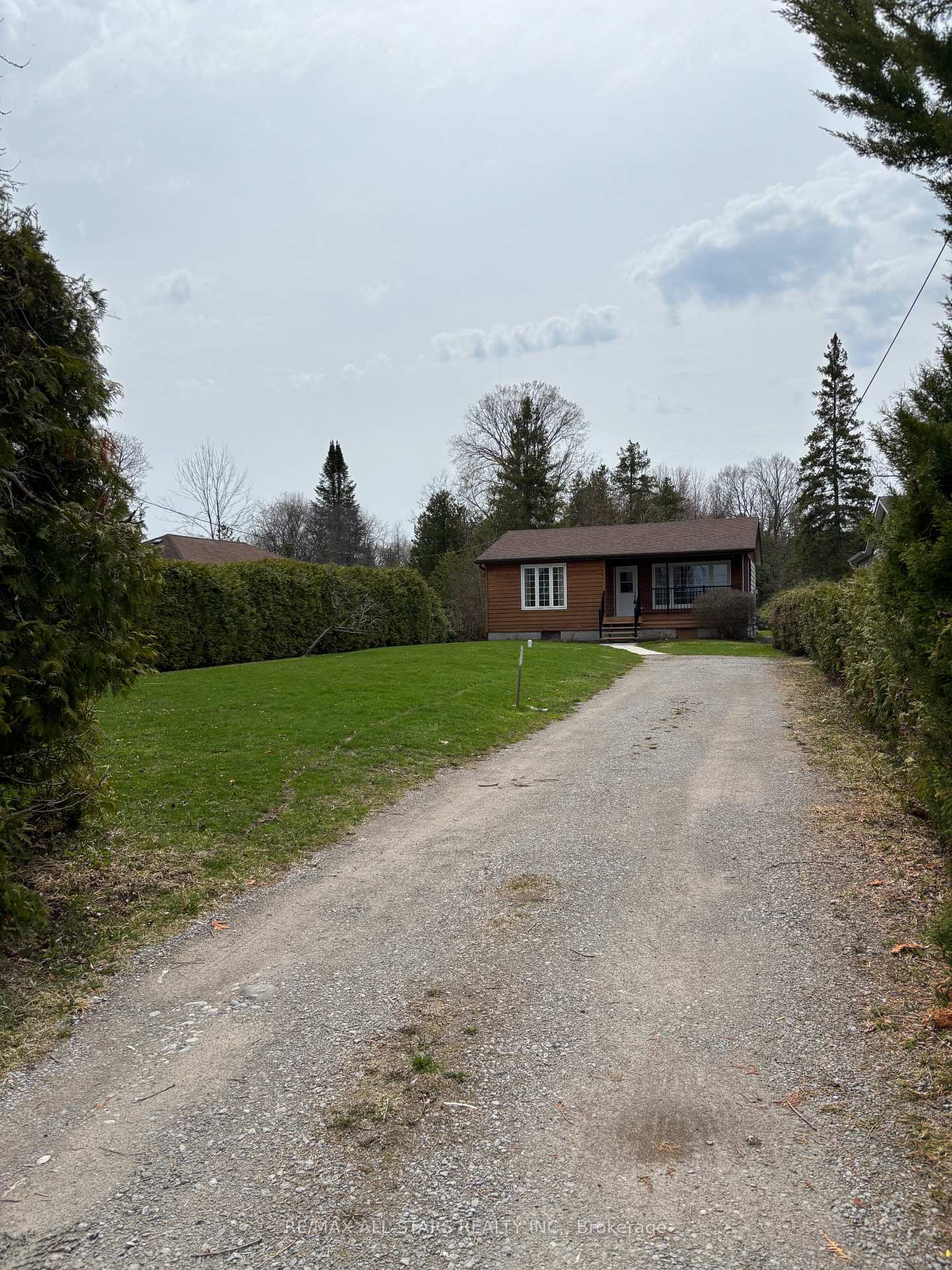 Photo 4 of 233 Lake Drive E, Georgina, Historic Lakeshore Communities — HOMEH