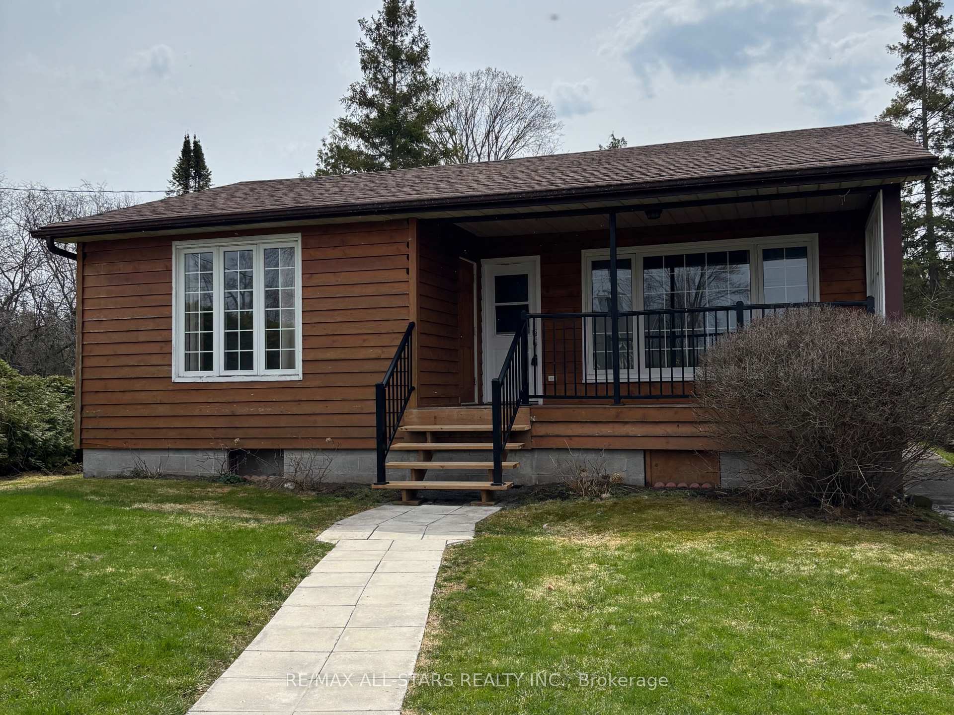 Photo 5 of 233 Lake Drive E, Georgina, Historic Lakeshore Communities — HOMEH