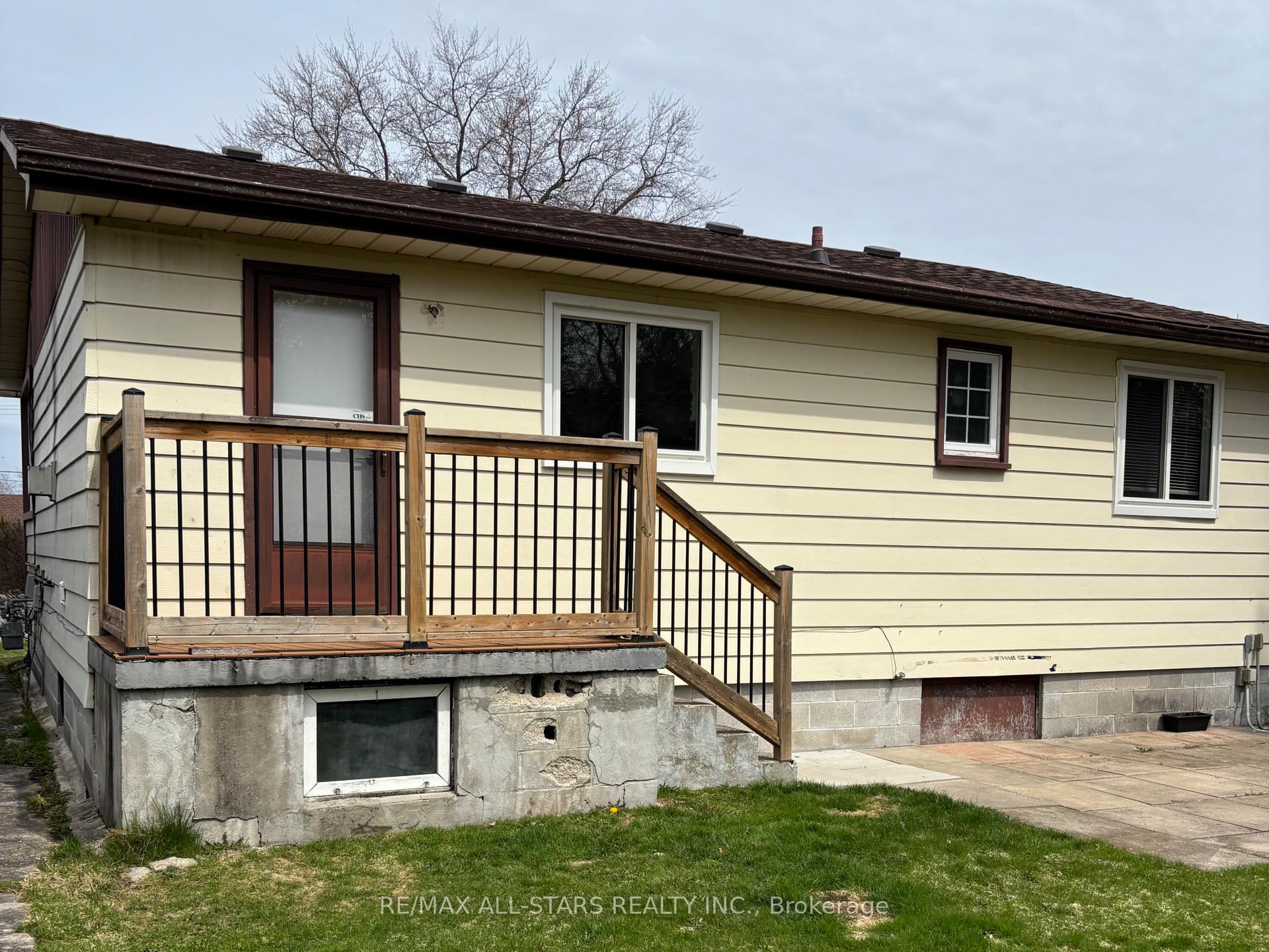 Photo 13 of 233 Lake Drive E, Georgina, Historic Lakeshore Communities — HOMEH