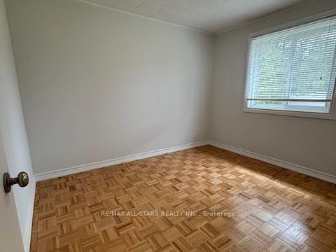 Photo 31 of 233 Lake Drive E, Georgina, Historic Lakeshore Communities — HOMEH