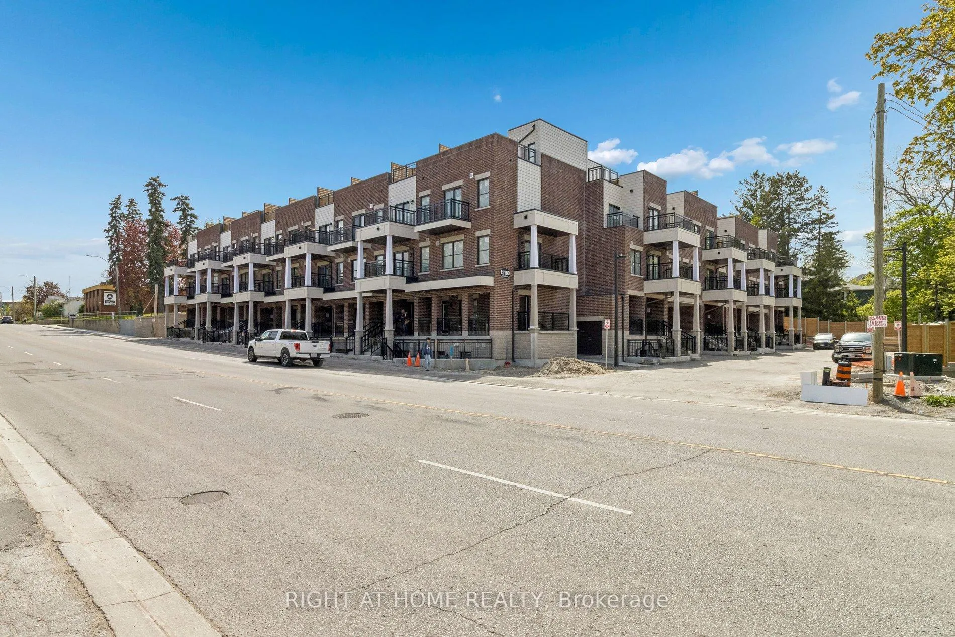 Photo 3 of Unit 206, 15100 Yonge Street, Aurora, Aurora Village — HOMEH