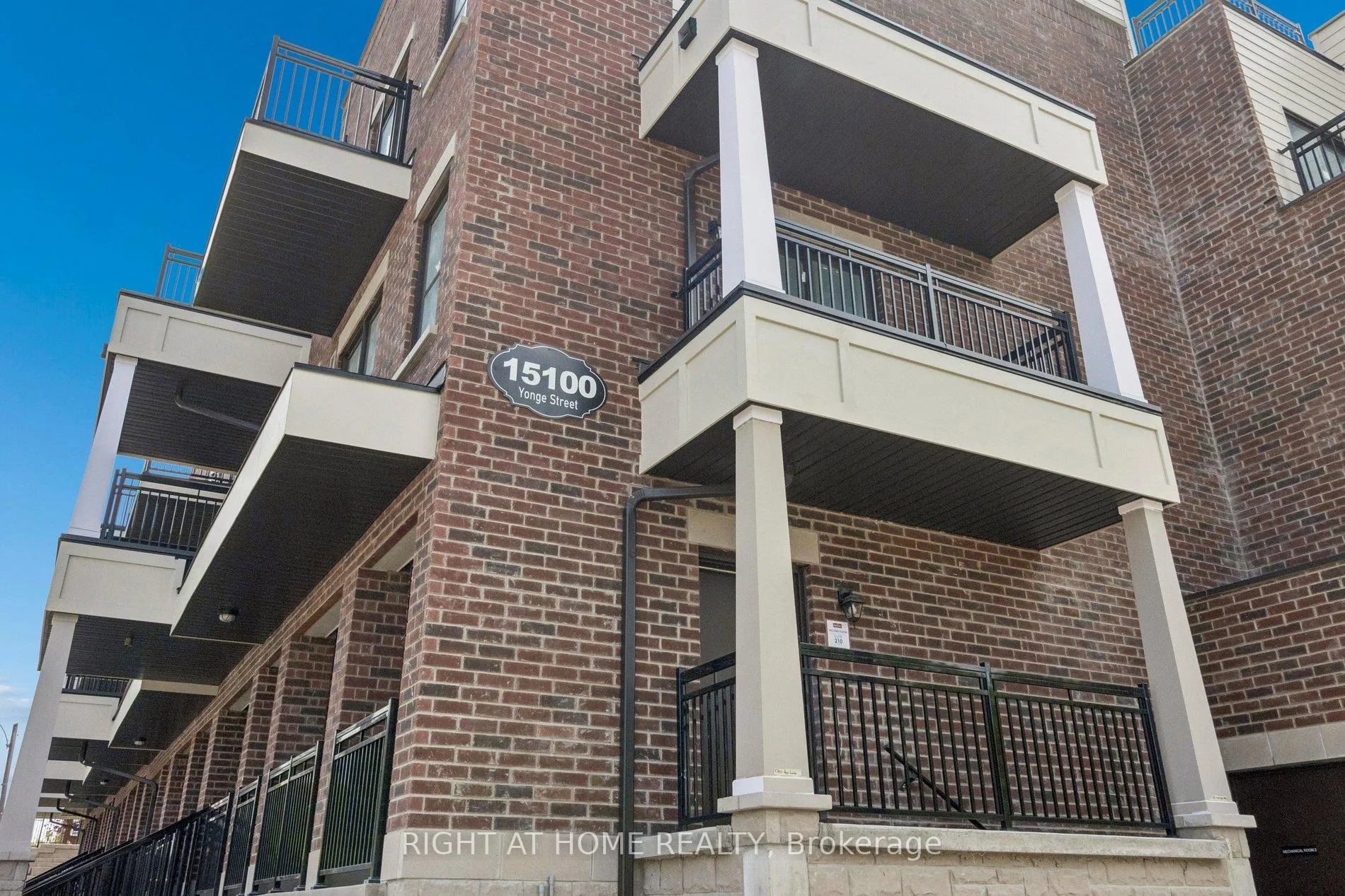 Photo 4 of Unit 206, 15100 Yonge Street, Aurora, Aurora Village — HOMEH