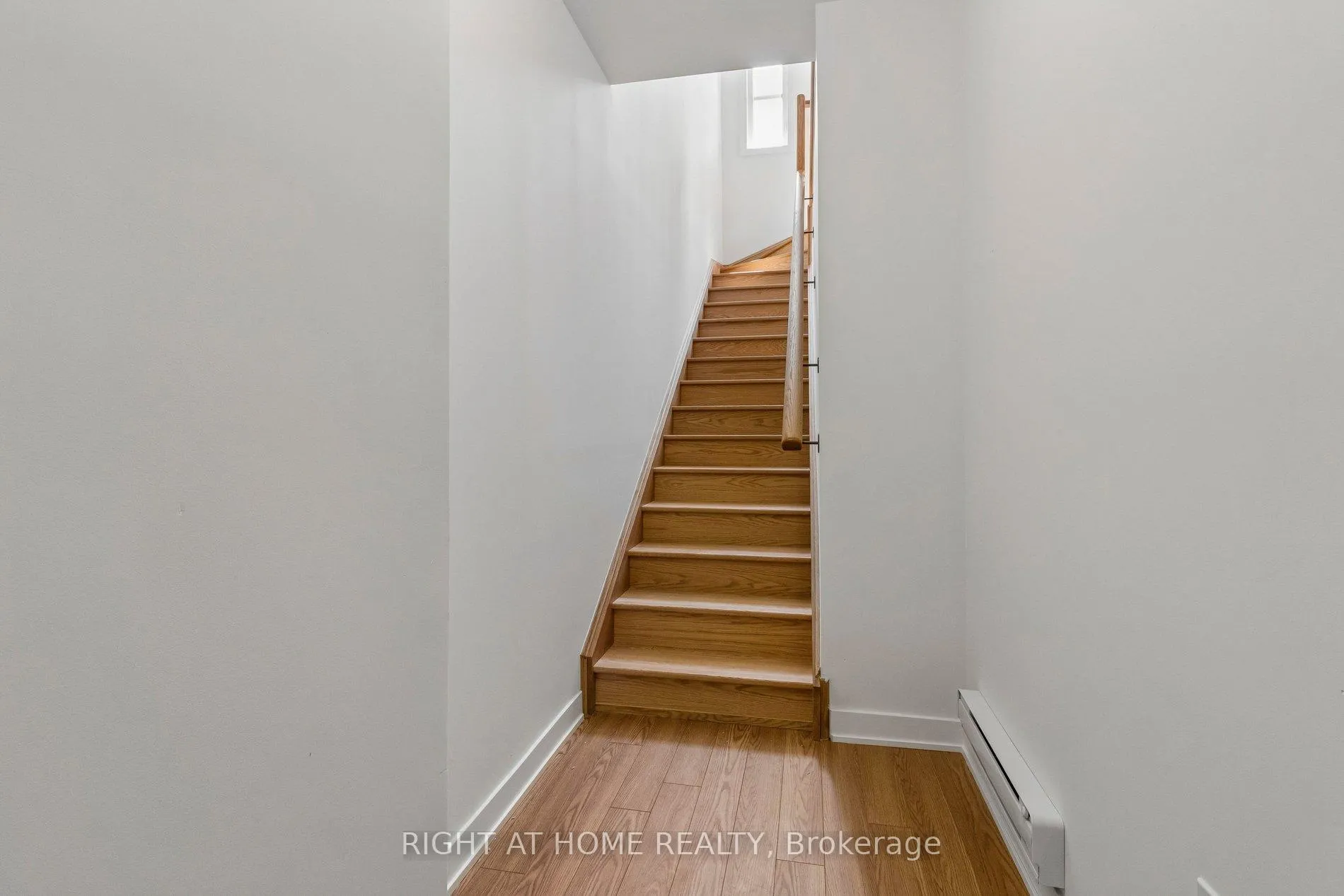 Photo 7 of Unit 206, 15100 Yonge Street, Aurora, Aurora Village — HOMEH
