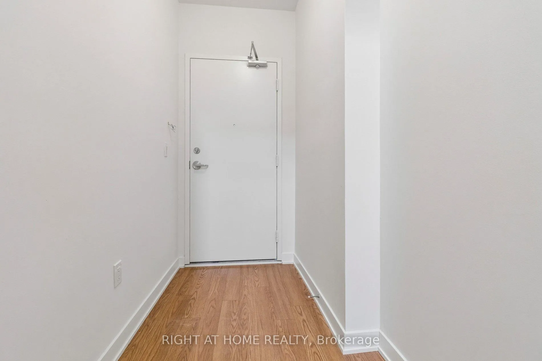 Photo 8 of Unit 206, 15100 Yonge Street, Aurora, Aurora Village — HOMEH