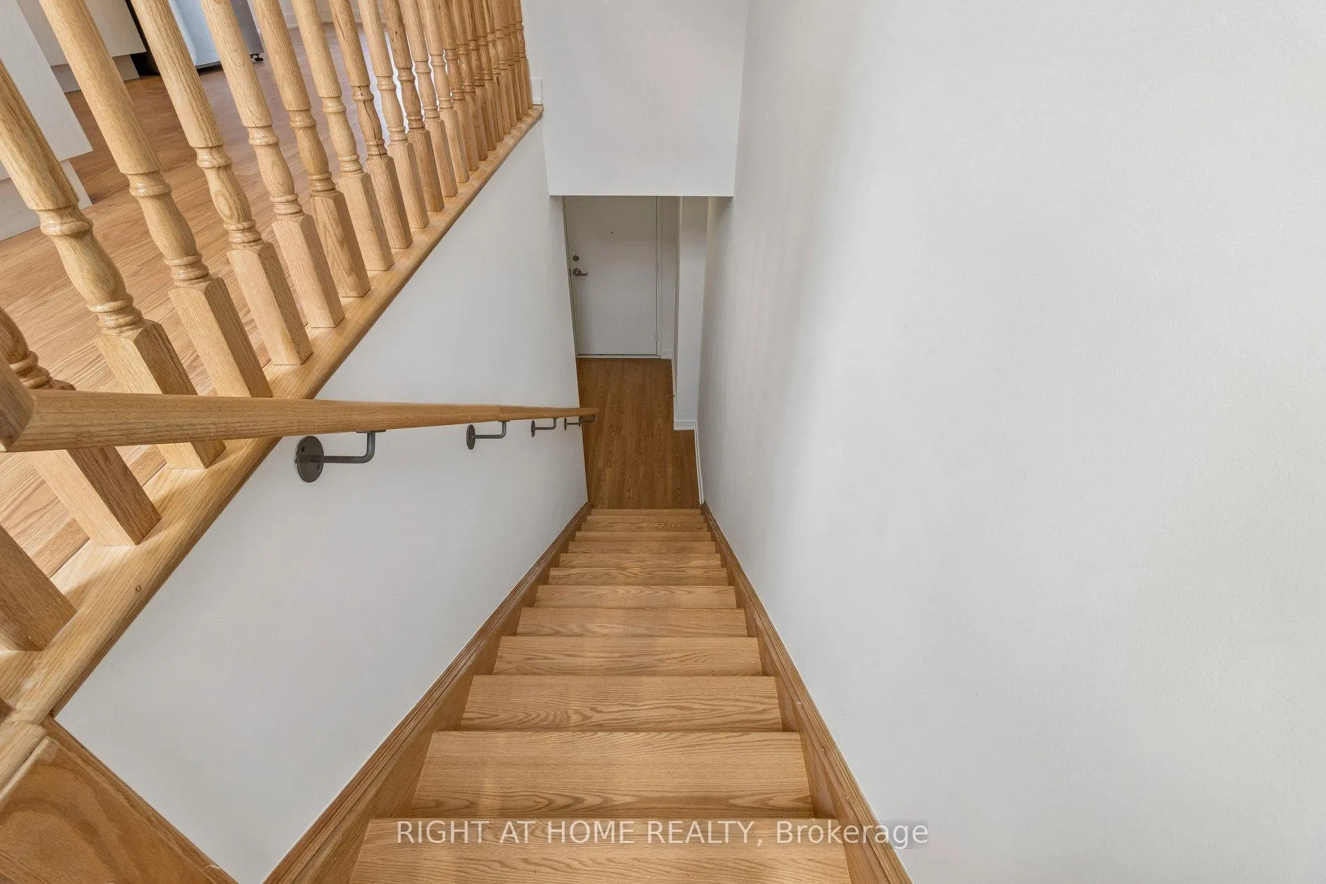 Photo 9 of Unit 206, 15100 Yonge Street, Aurora, Aurora Village — HOMEH