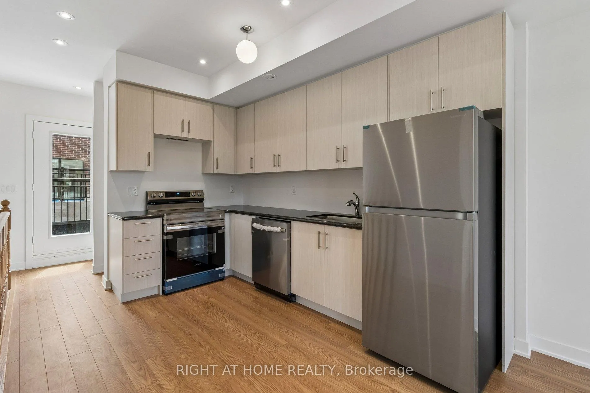 Photo 1 of Unit 206, 15100 Yonge Street, Aurora, Aurora Village — HOMEH