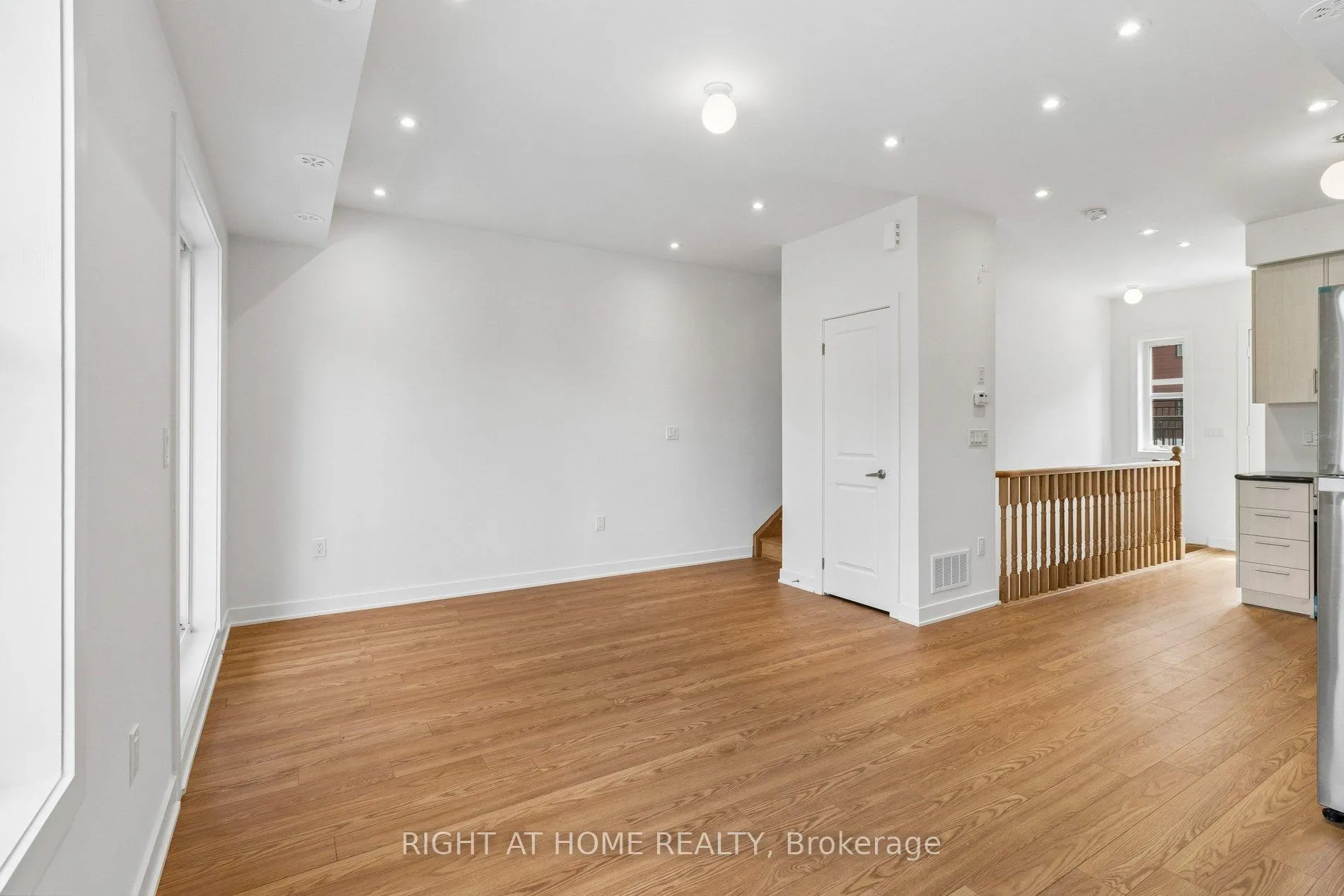 Photo 13 of Unit 206, 15100 Yonge Street, Aurora, Aurora Village — HOMEH