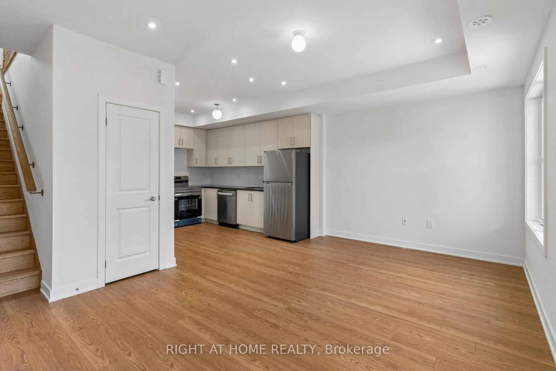 Photo 18 of Unit 206, 15100 Yonge Street, Aurora, Aurora Village — HOMEH