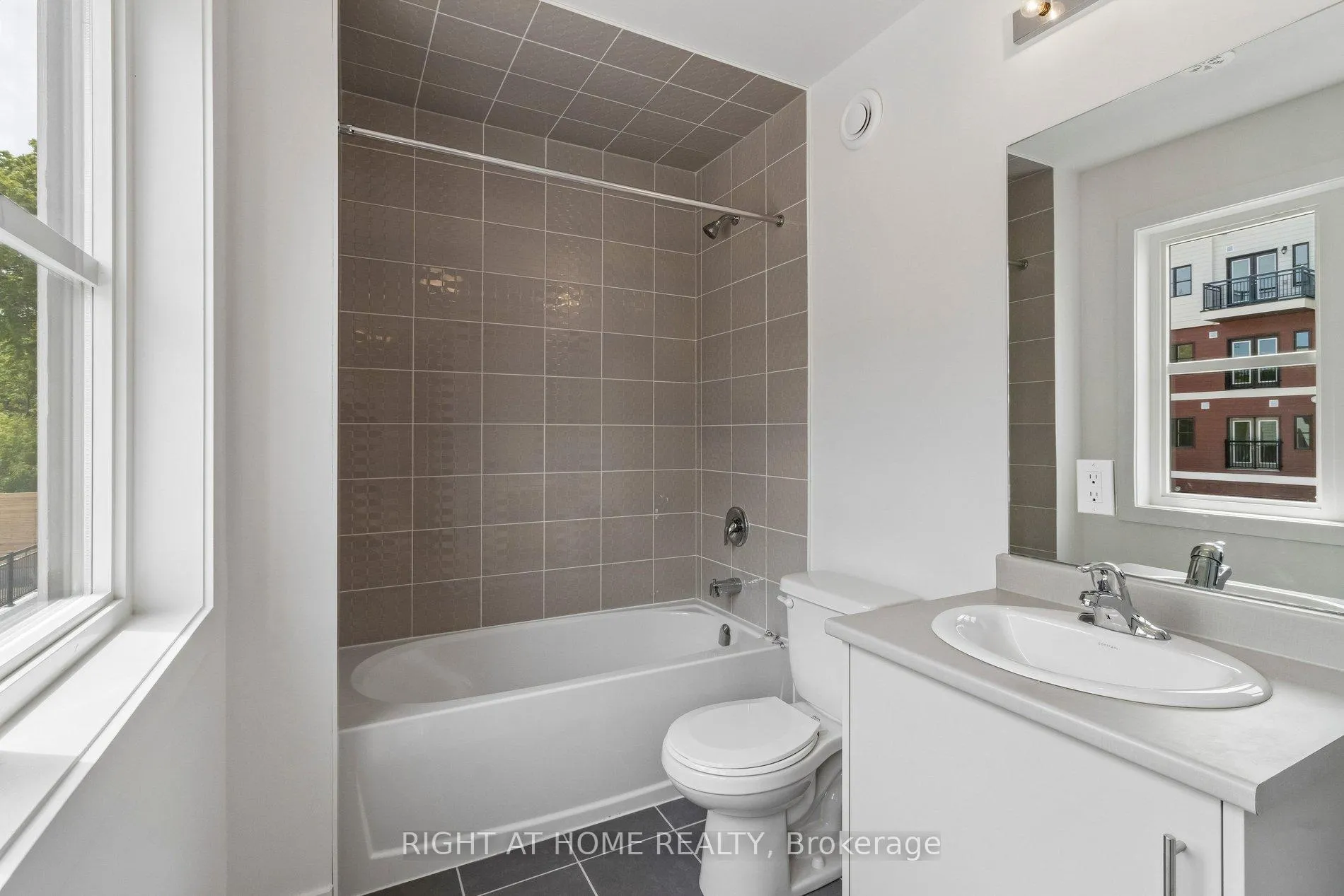 Photo 24 of Unit 206, 15100 Yonge Street, Aurora, Aurora Village — HOMEH