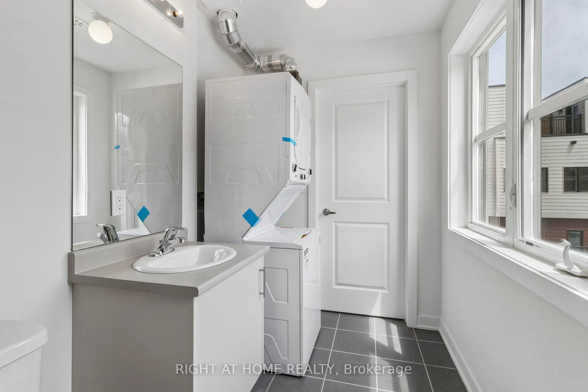 Photo 25 of Unit 206, 15100 Yonge Street, Aurora, Aurora Village — HOMEH