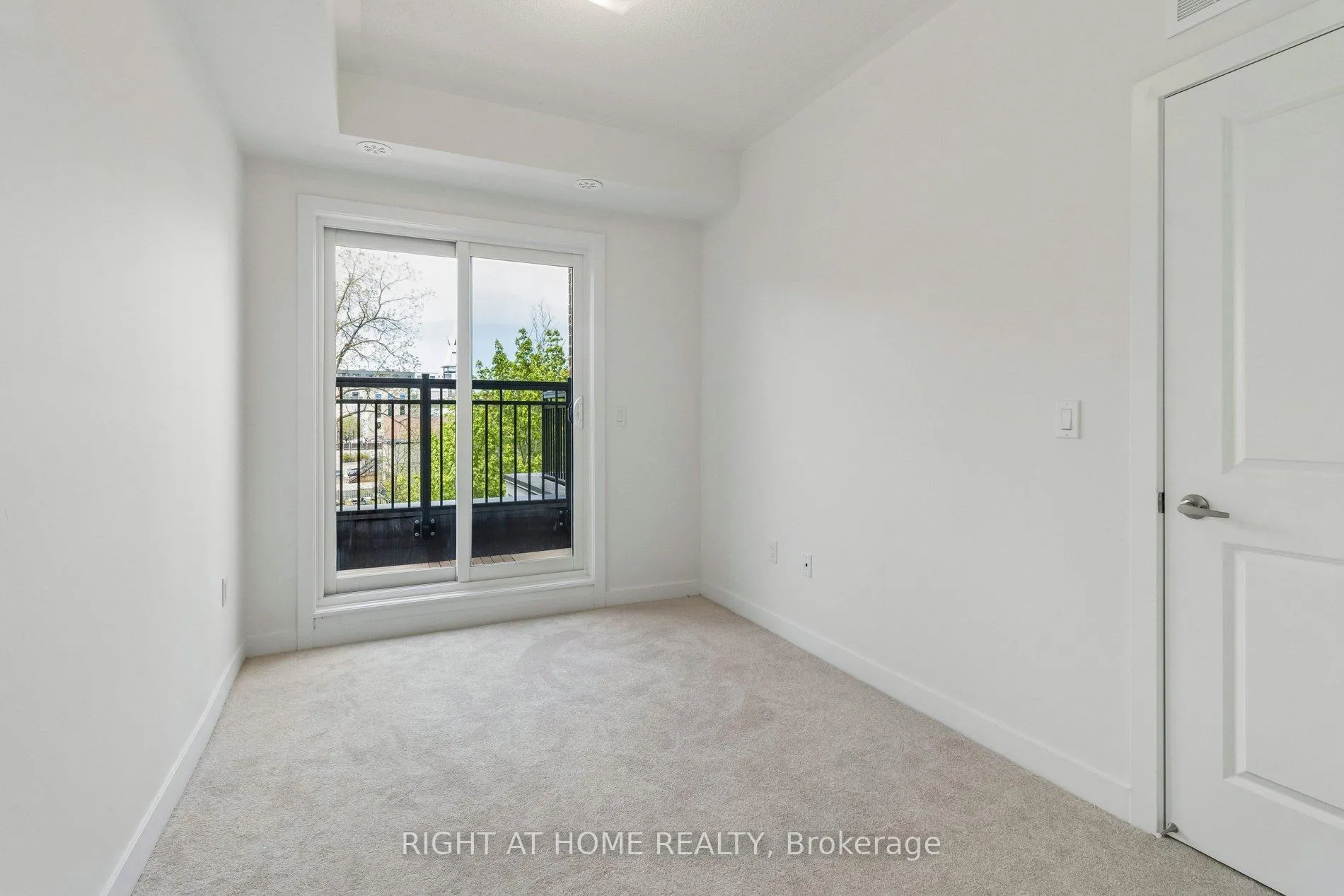 Photo 28 of Unit 206, 15100 Yonge Street, Aurora, Aurora Village — HOMEH