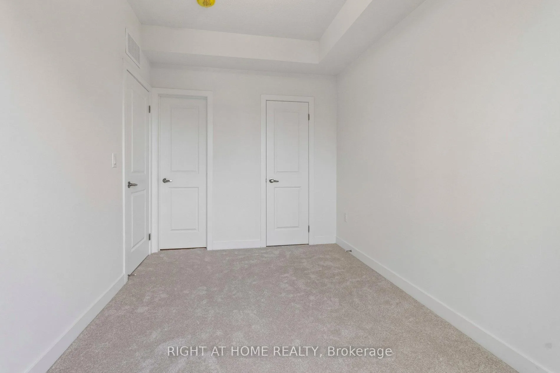 Photo 29 of Unit 206, 15100 Yonge Street, Aurora, Aurora Village — HOMEH