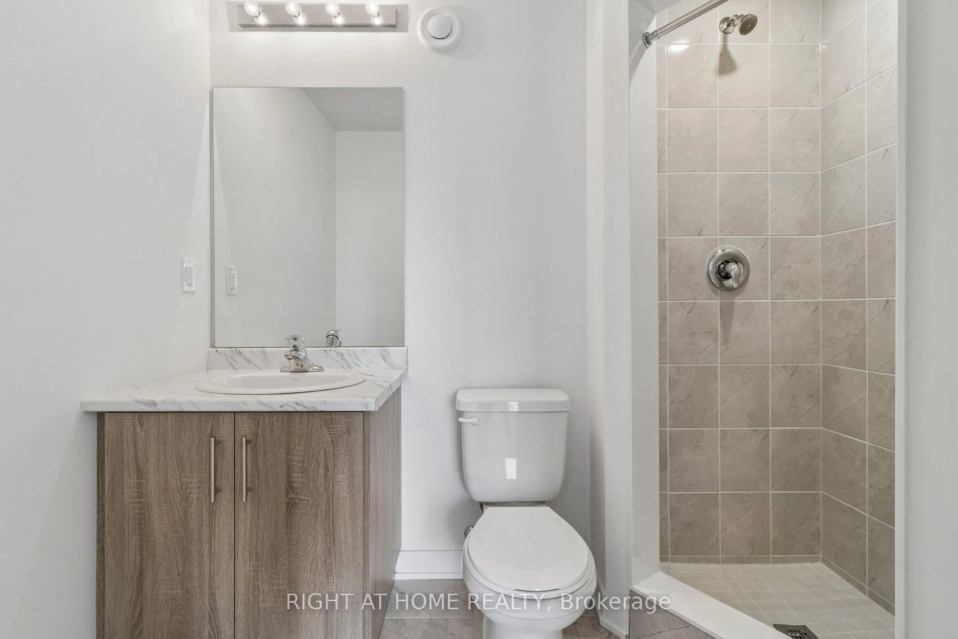 Photo 32 of Unit 206, 15100 Yonge Street, Aurora, Aurora Village — HOMEH