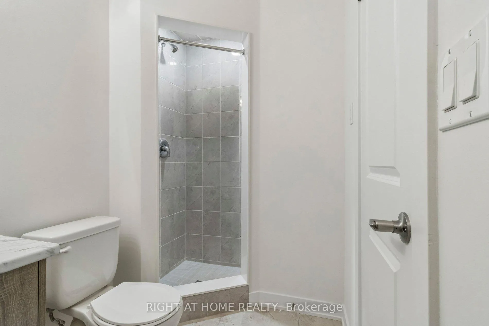 Photo 33 of Unit 206, 15100 Yonge Street, Aurora, Aurora Village — HOMEH