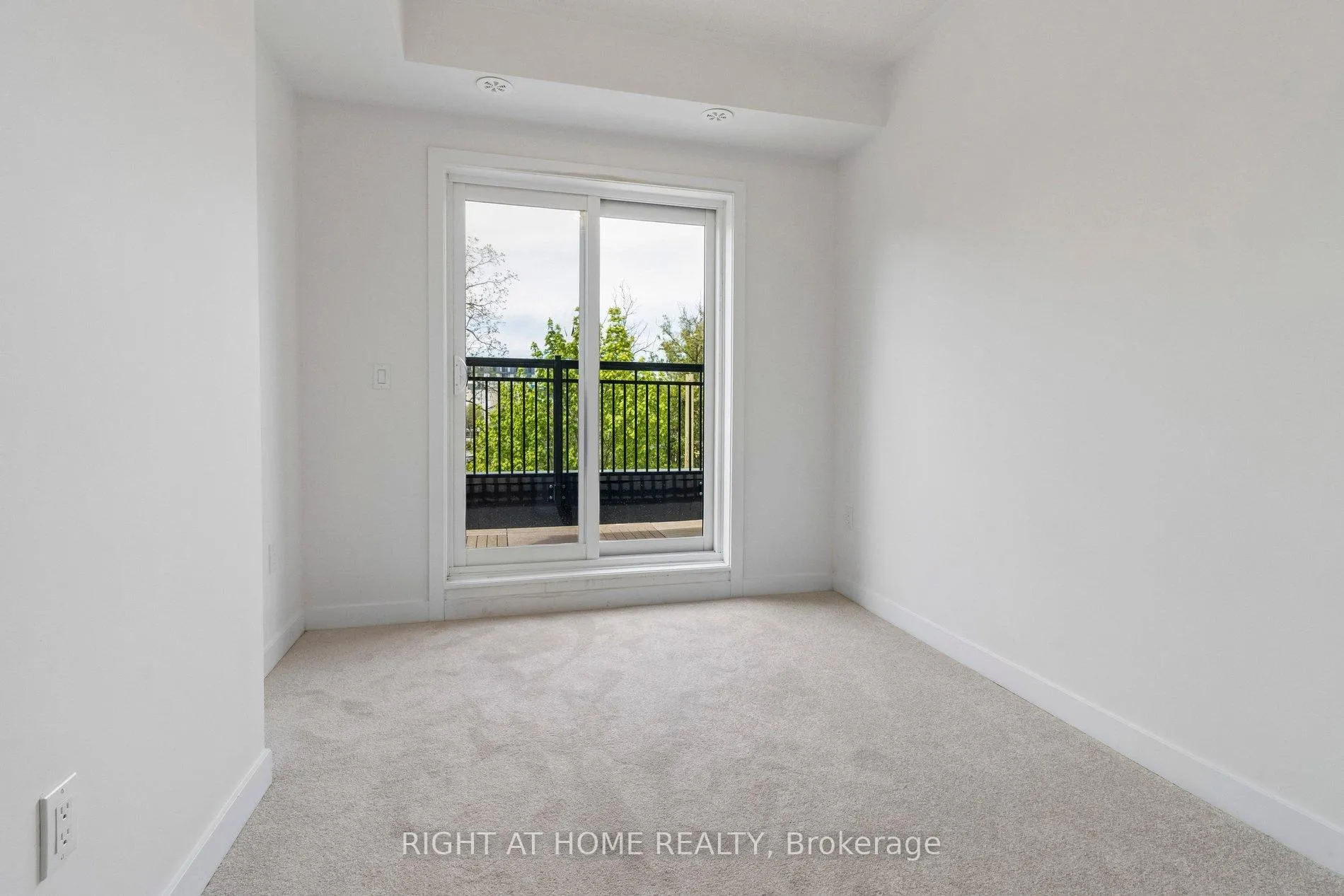 Photo 34 of Unit 206, 15100 Yonge Street, Aurora, Aurora Village — HOMEH