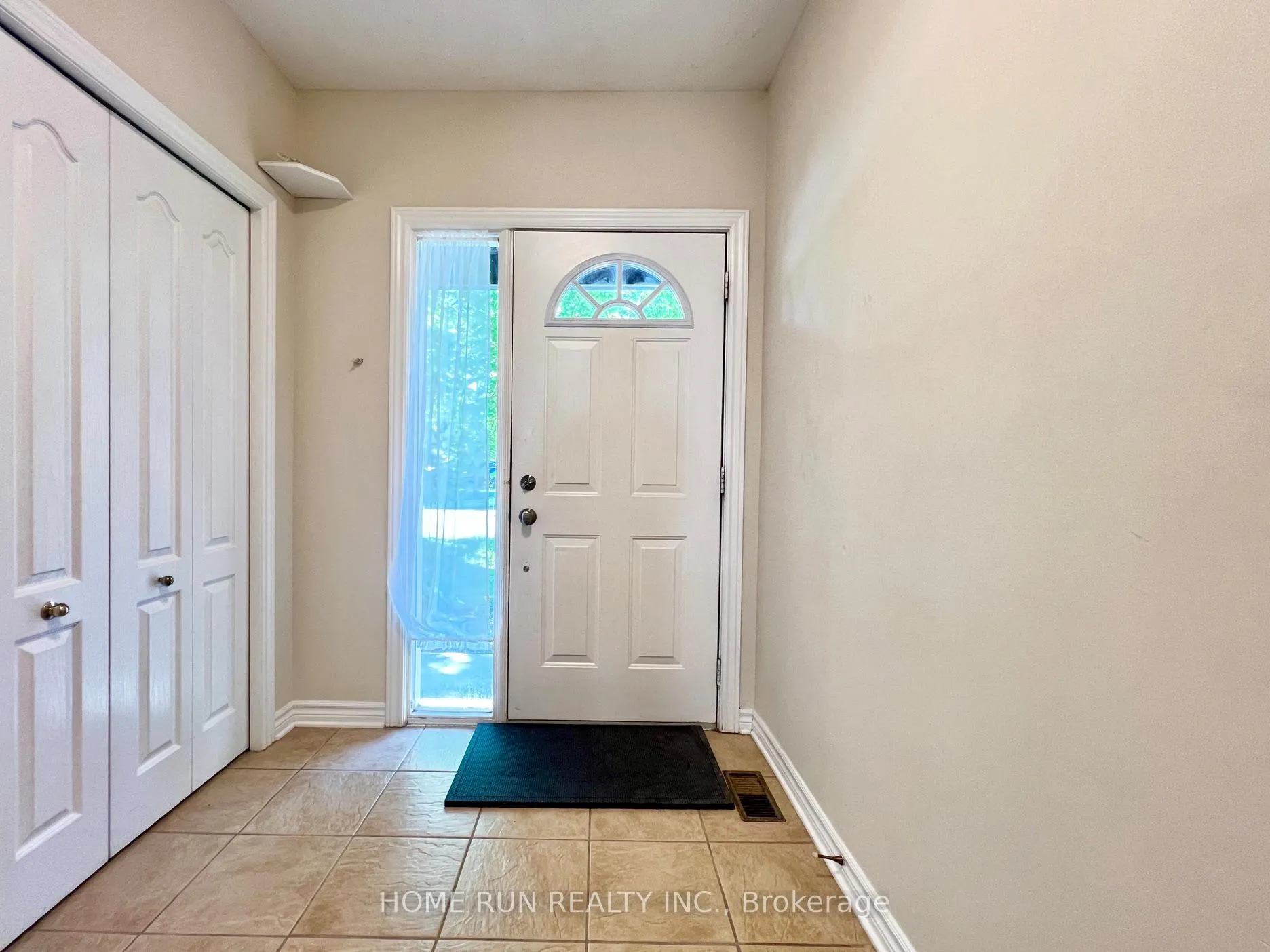Photo 4 of 217 Deerfox Drive, Ottawa, Barrhaven - Longfields — HOMEH