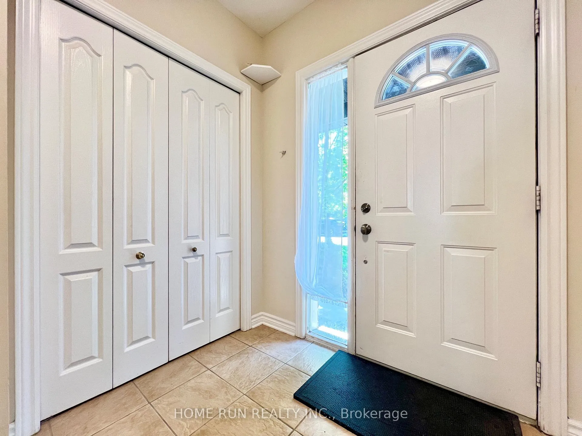 Photo 5 of 217 Deerfox Drive, Ottawa, Barrhaven - Longfields — HOMEH