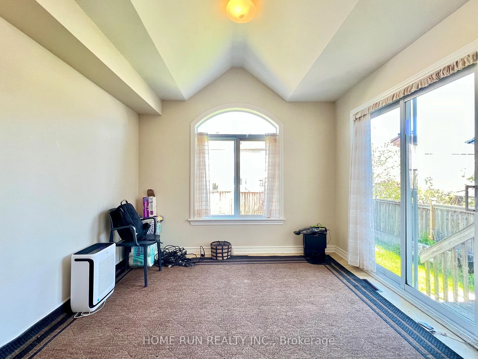 Photo 10 of 217 Deerfox Drive, Ottawa, Barrhaven - Longfields — HOMEH