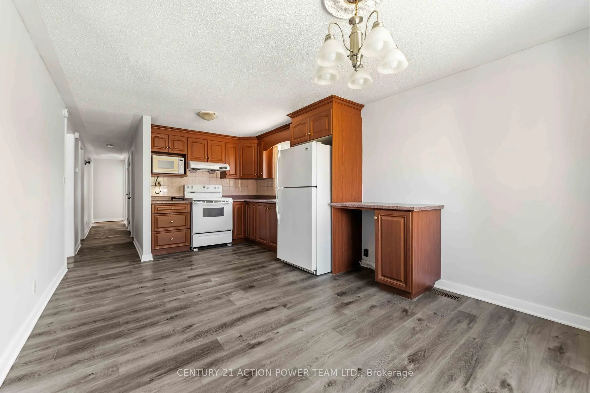 Photo 8 of Unit A, 2178 Erinbrook Crescent, Ottawa, Sheffield Glen/Industrial Park — HOMEH