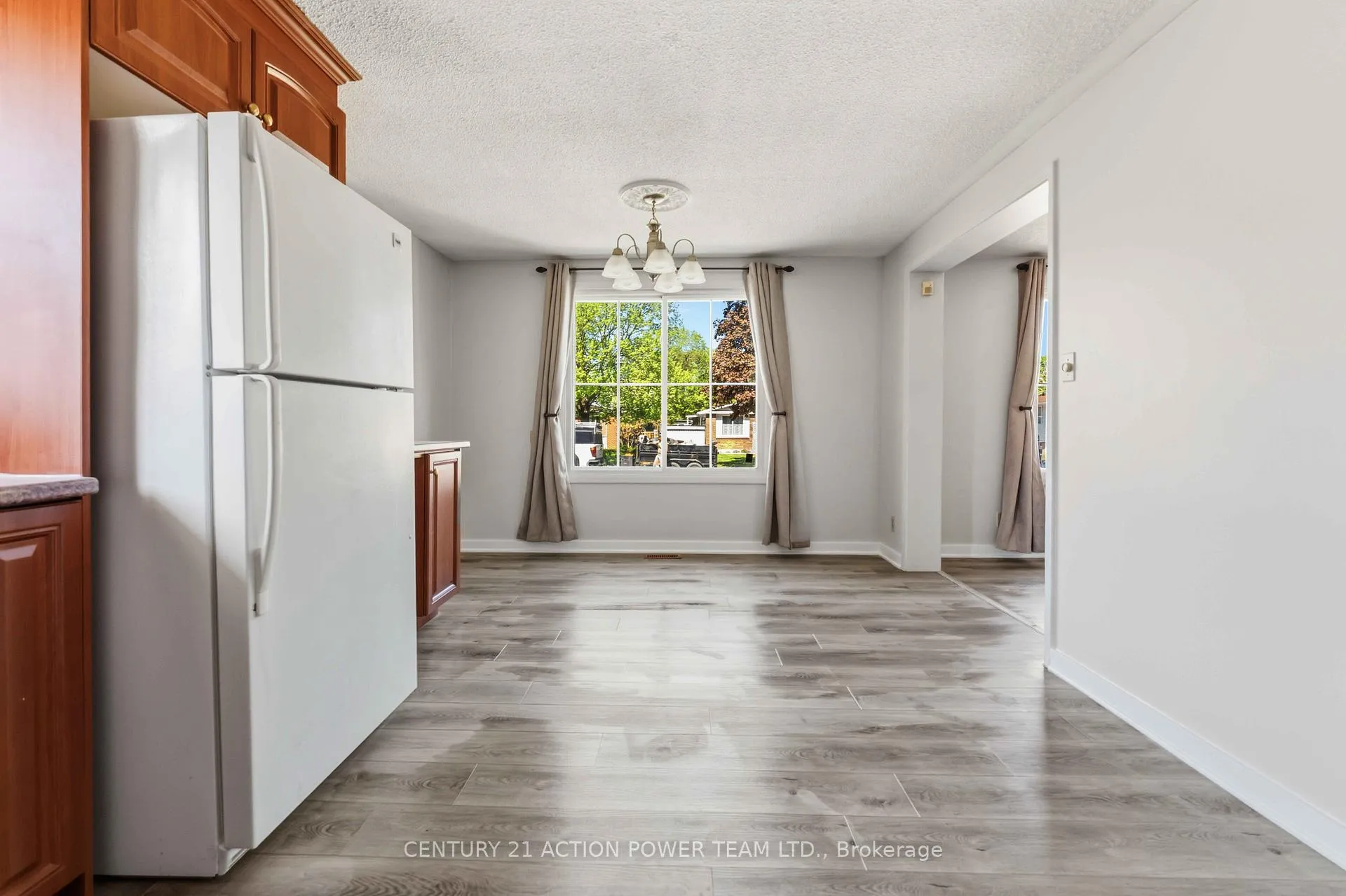Photo 10 of Unit A, 2178 Erinbrook Crescent, Ottawa, Sheffield Glen/Industrial Park — HOMEH