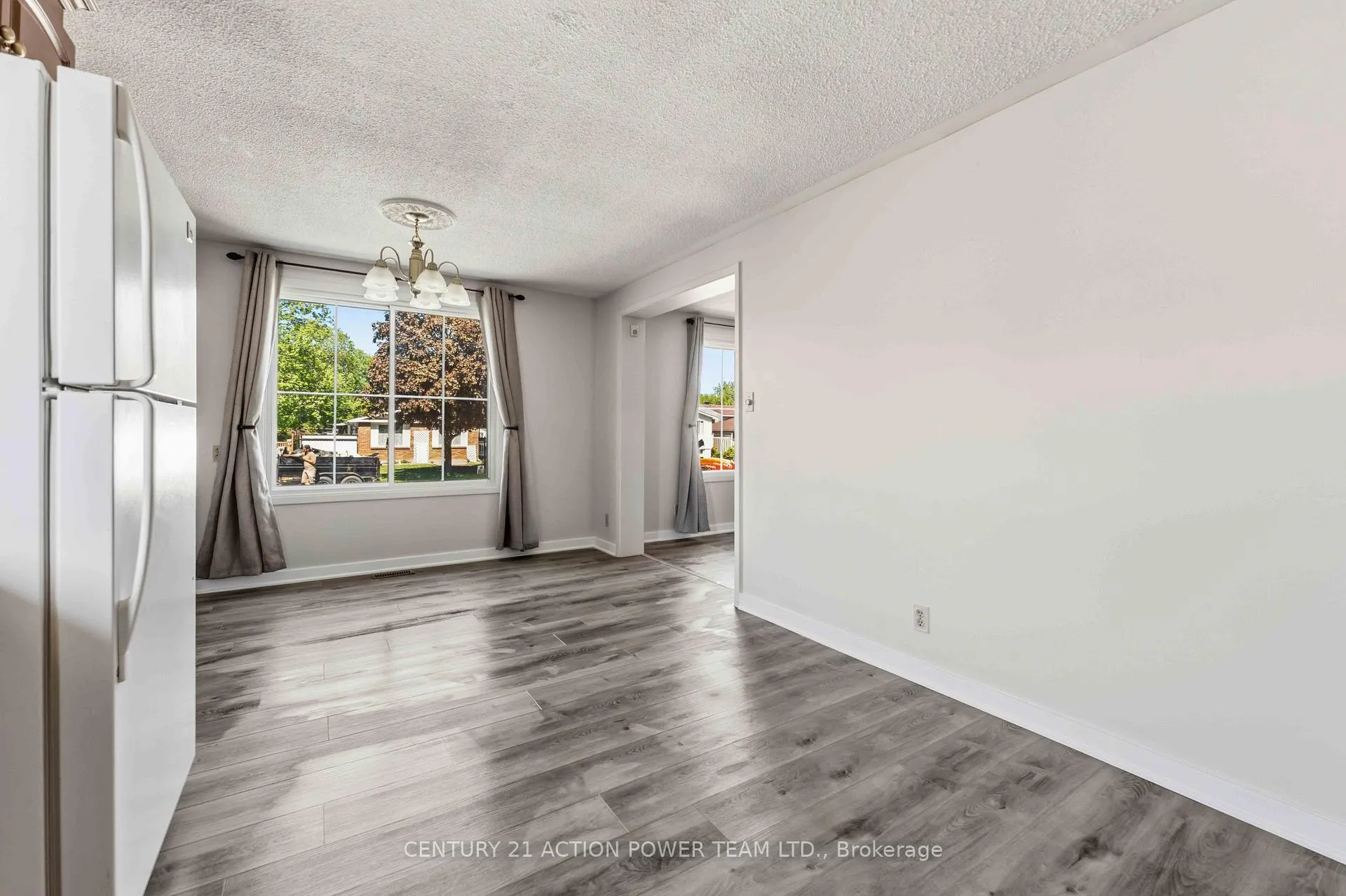 Photo 11 of Unit A, 2178 Erinbrook Crescent, Ottawa, Sheffield Glen/Industrial Park — HOMEH