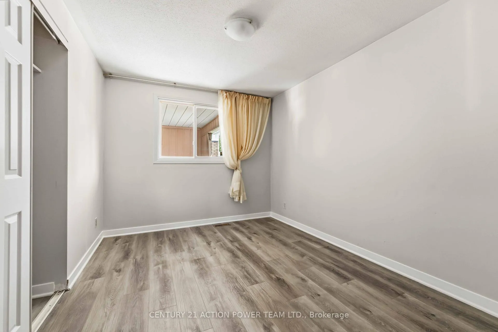 Photo 13 of Unit A, 2178 Erinbrook Crescent, Ottawa, Sheffield Glen/Industrial Park — HOMEH