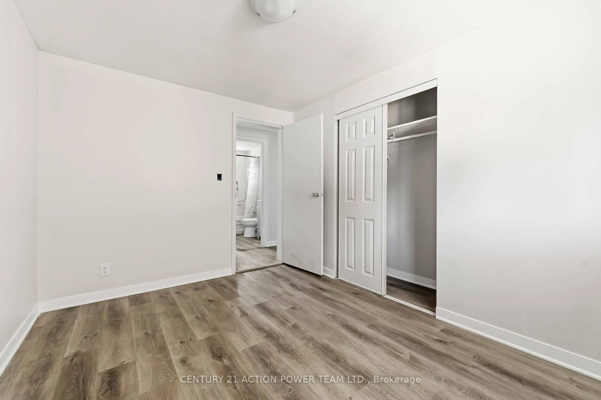Photo 14 of Unit A, 2178 Erinbrook Crescent, Ottawa, Sheffield Glen/Industrial Park — HOMEH