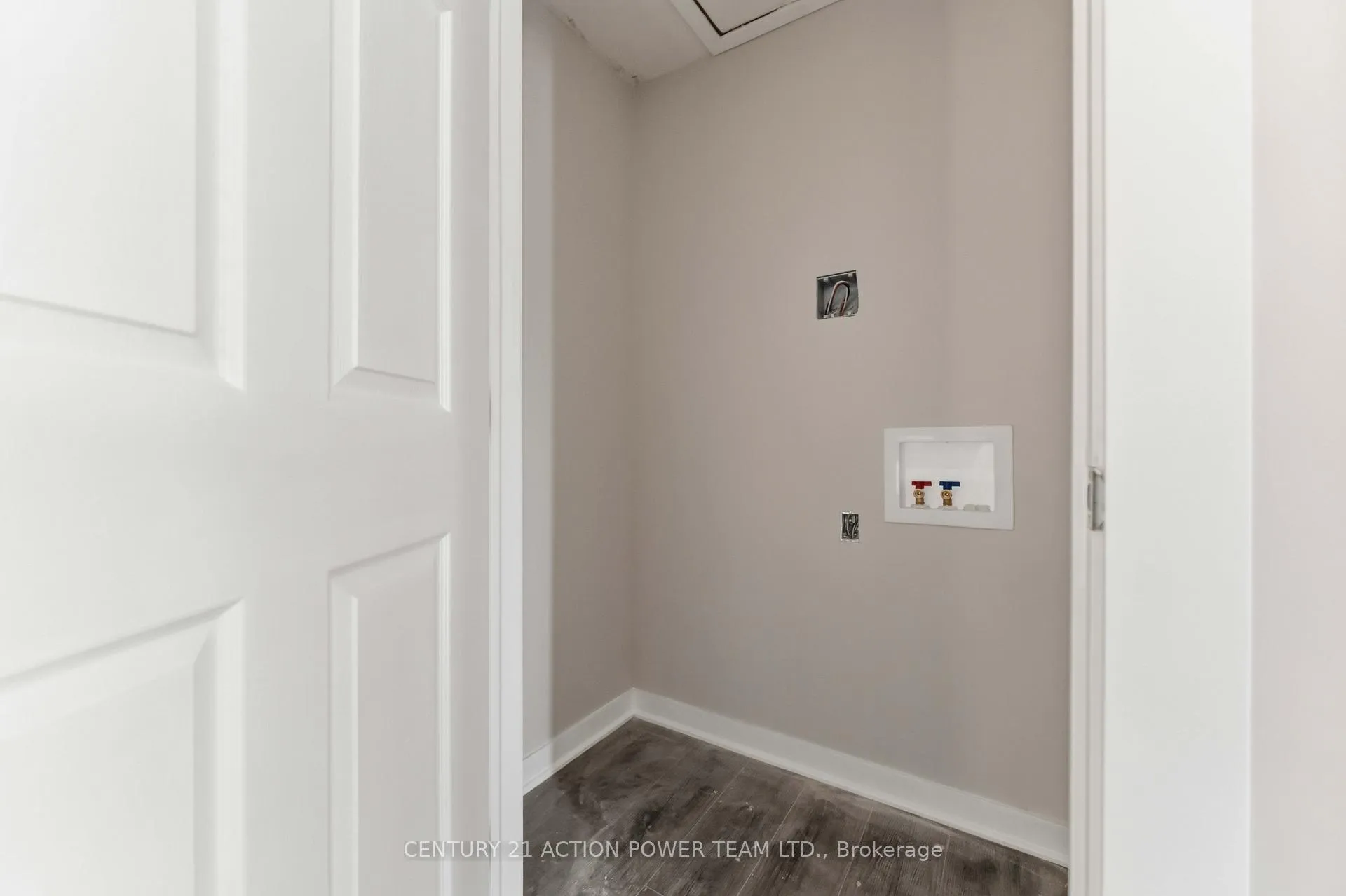 Photo 15 of Unit A, 2178 Erinbrook Crescent, Ottawa, Sheffield Glen/Industrial Park — HOMEH
