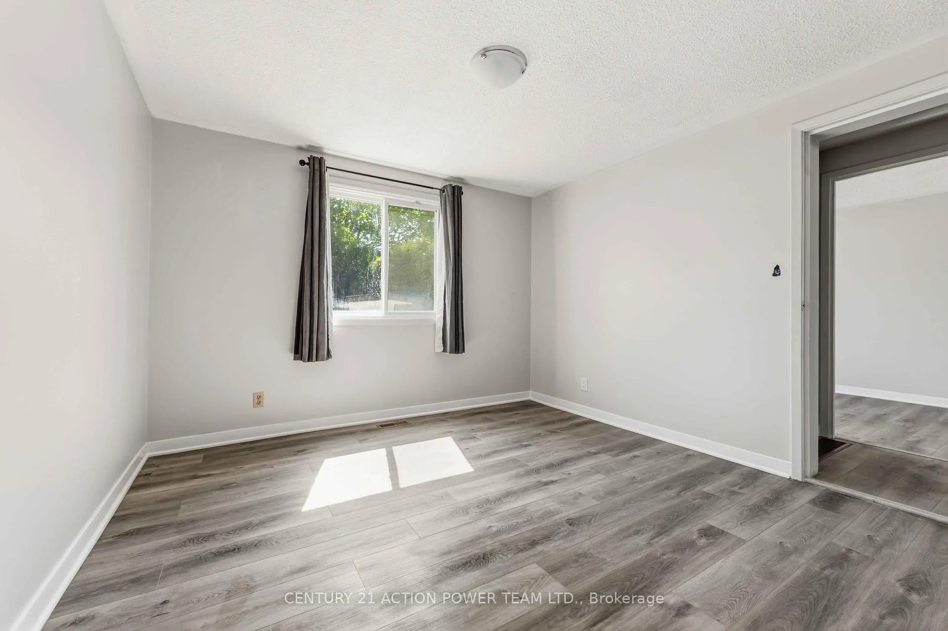 Photo 17 of Unit A, 2178 Erinbrook Crescent, Ottawa, Sheffield Glen/Industrial Park — HOMEH