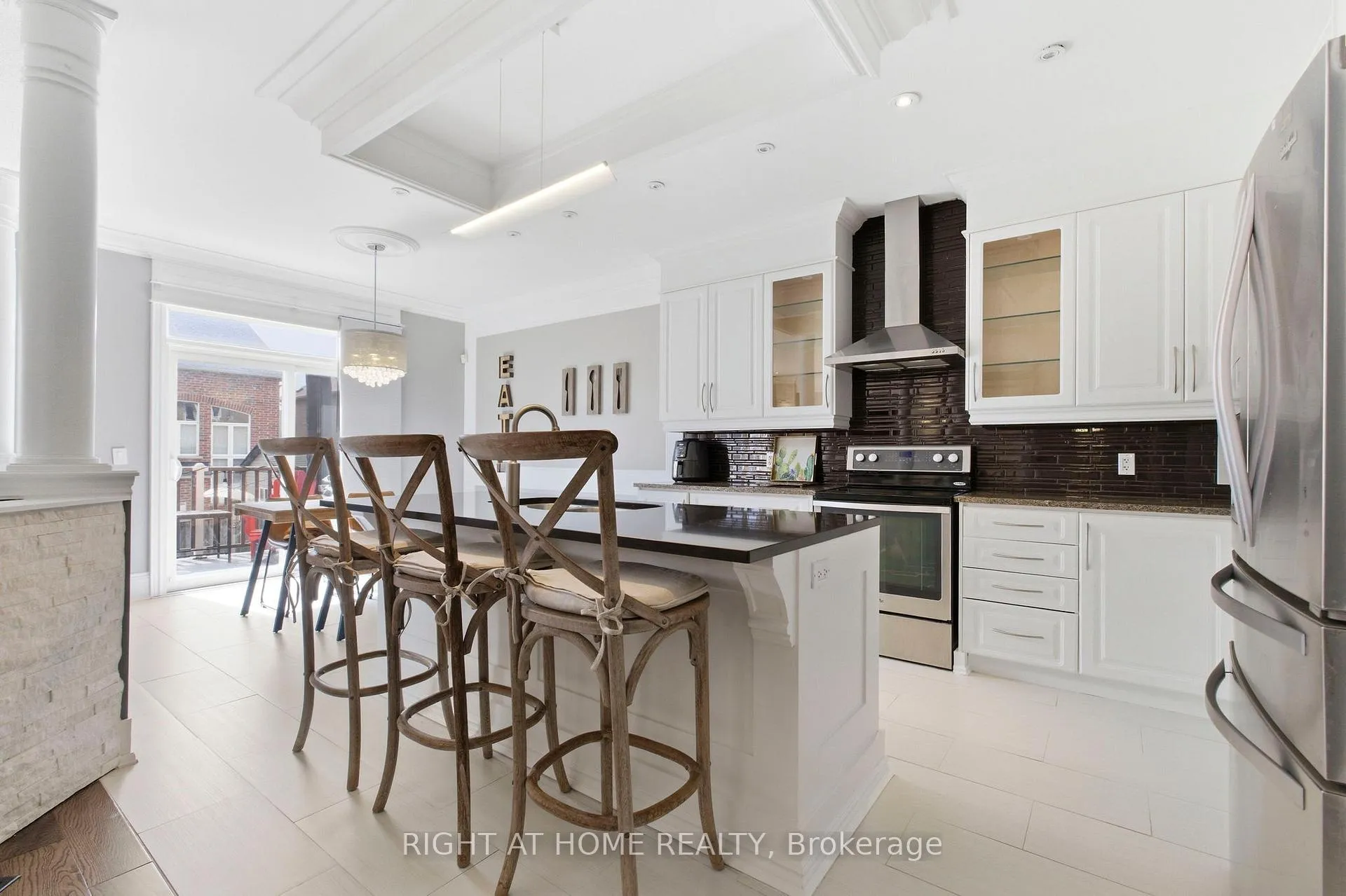Photo 14 of 10 Learmont Avenue, Caledon, Rural Caledon — HOMEH