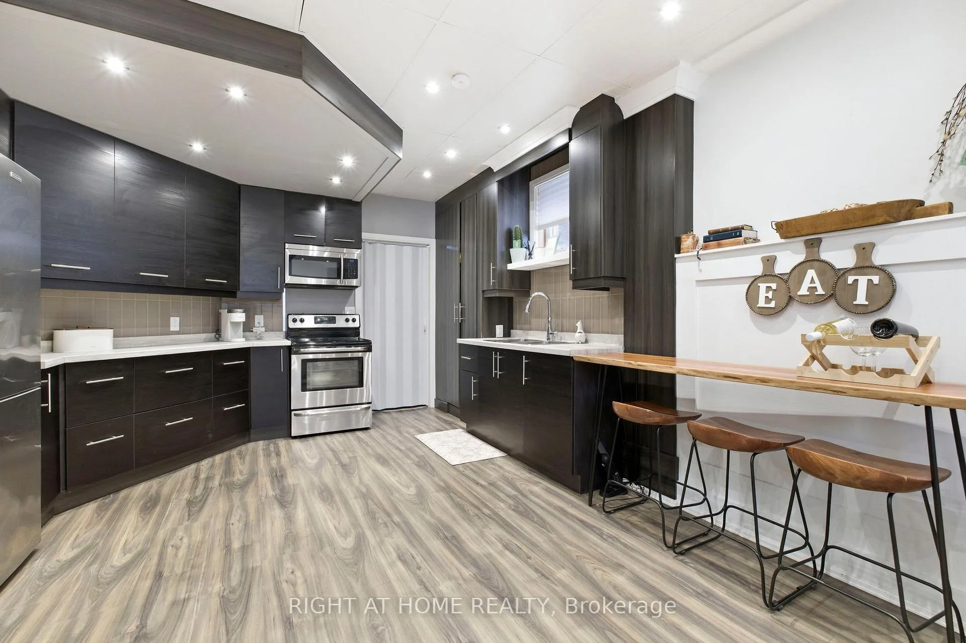 Photo 31 of 10 Learmont Avenue, Caledon, Rural Caledon — HOMEH