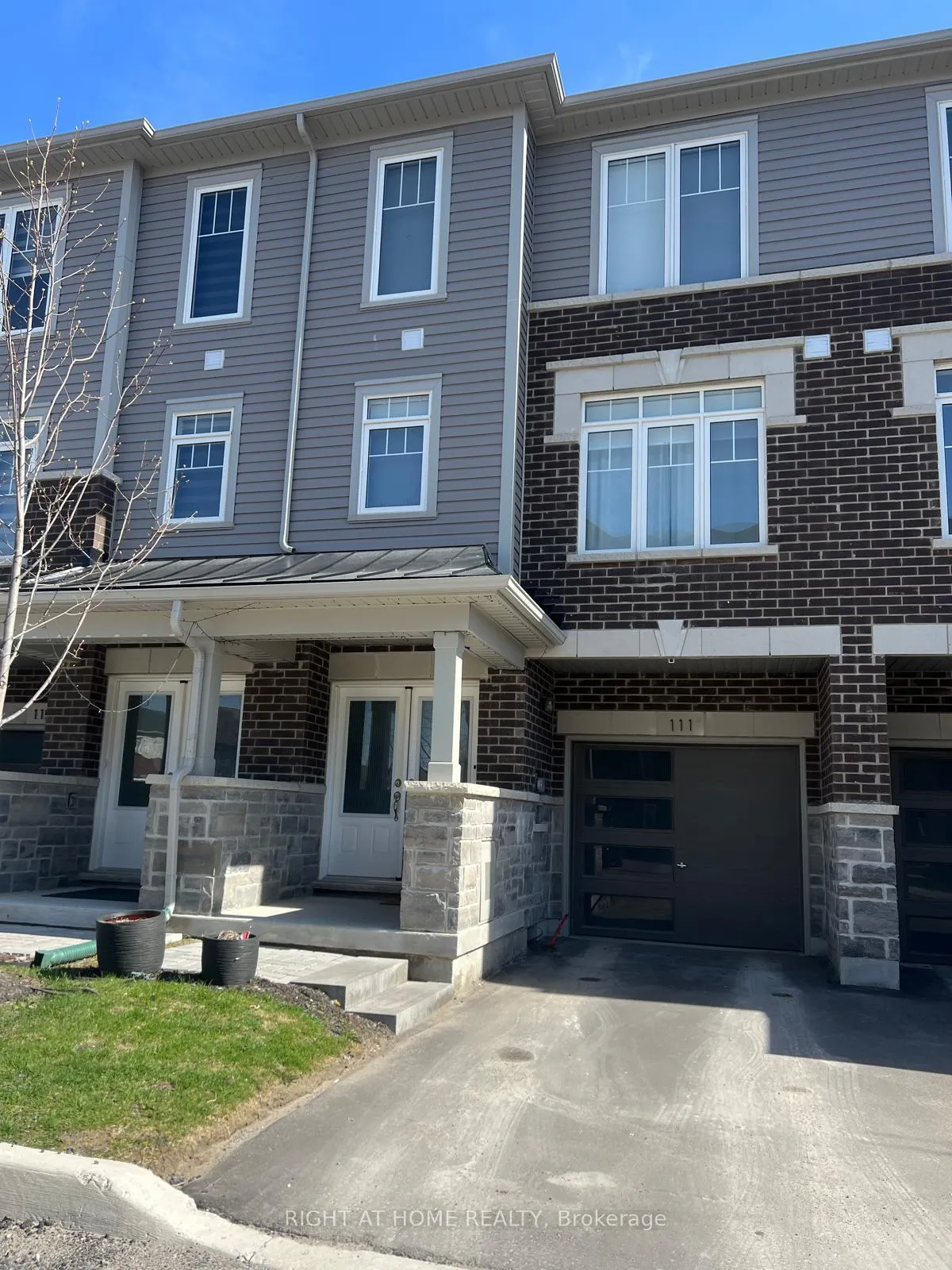 Photo 2 of 111 Bavin Street, Clarington, Bowmanville — HOMEH