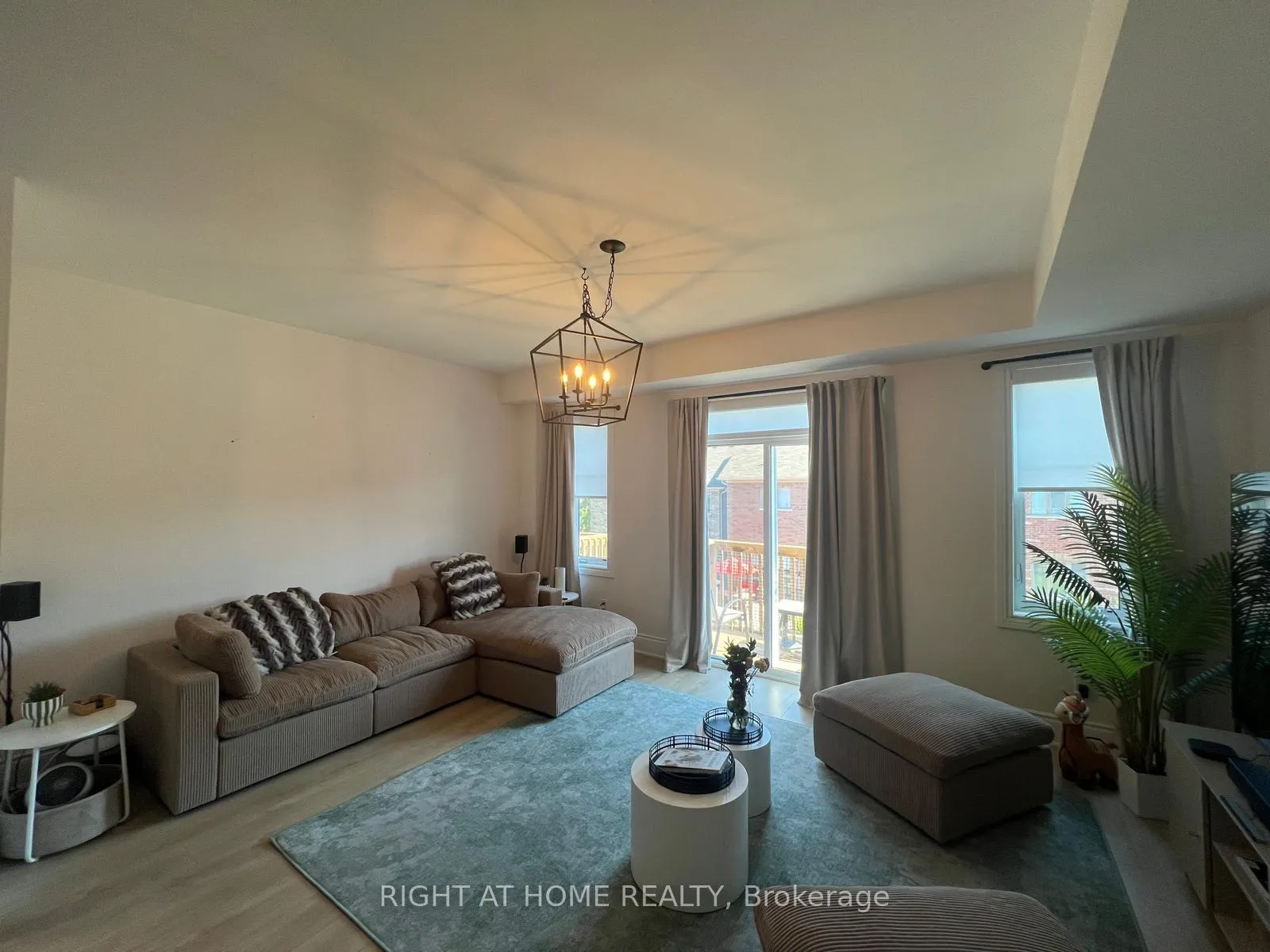 Photo 6 of 111 Bavin Street, Clarington, Bowmanville — HOMEH