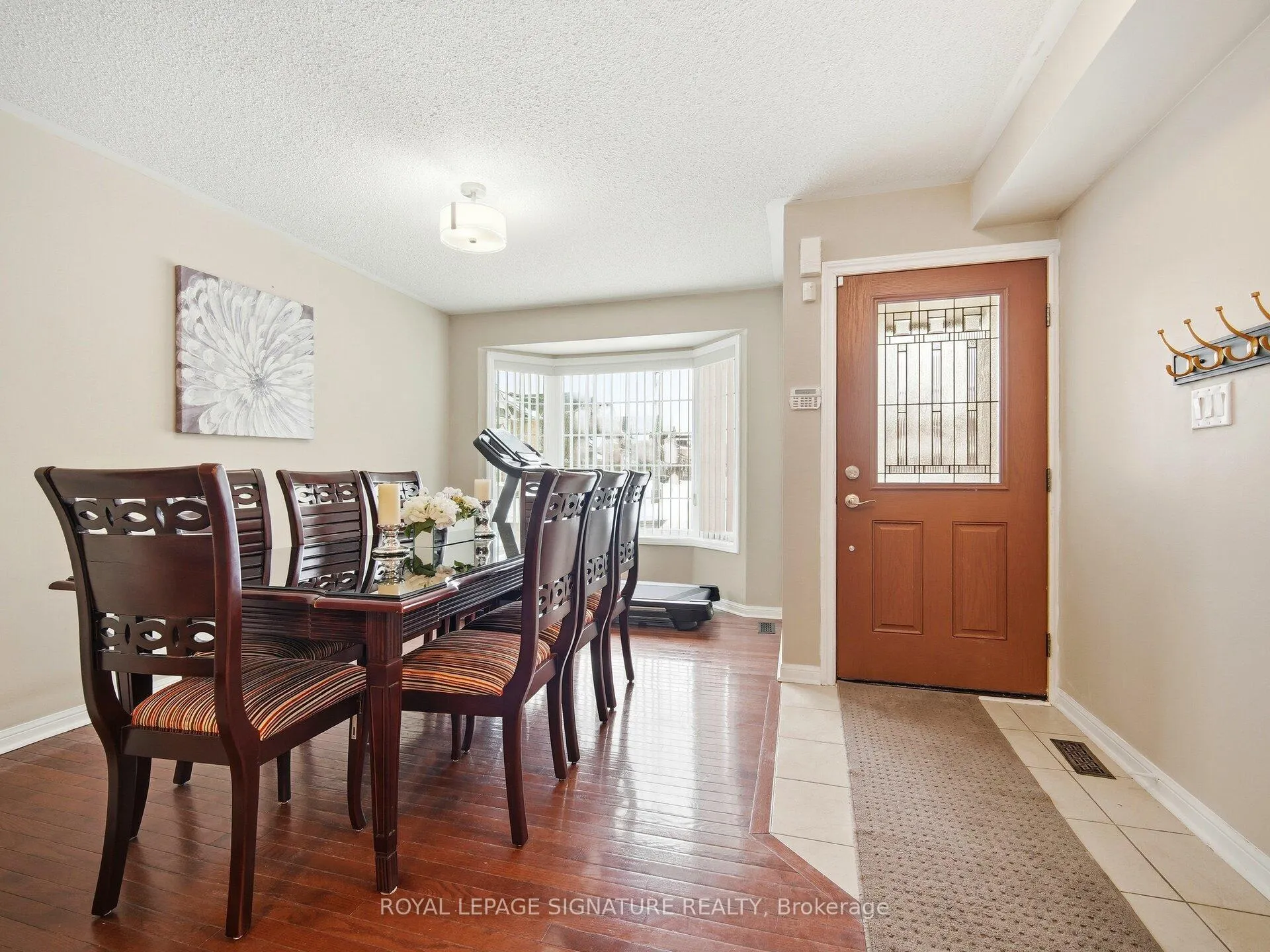 Photo 4 of 92 Owlridge Drive, Brampton, Credit Valley — HOMEH