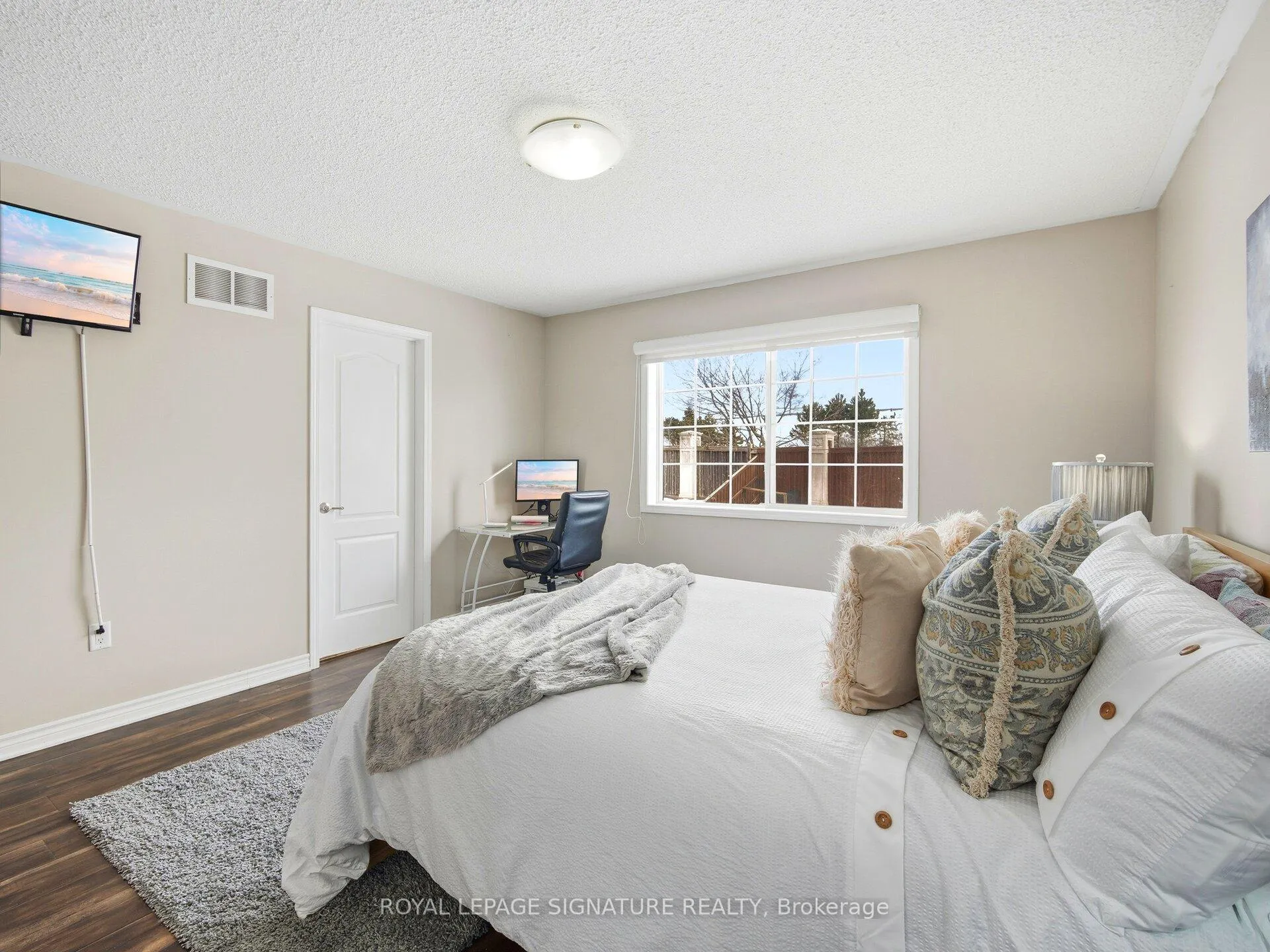 Photo 12 of 92 Owlridge Drive, Brampton, Credit Valley — HOMEH